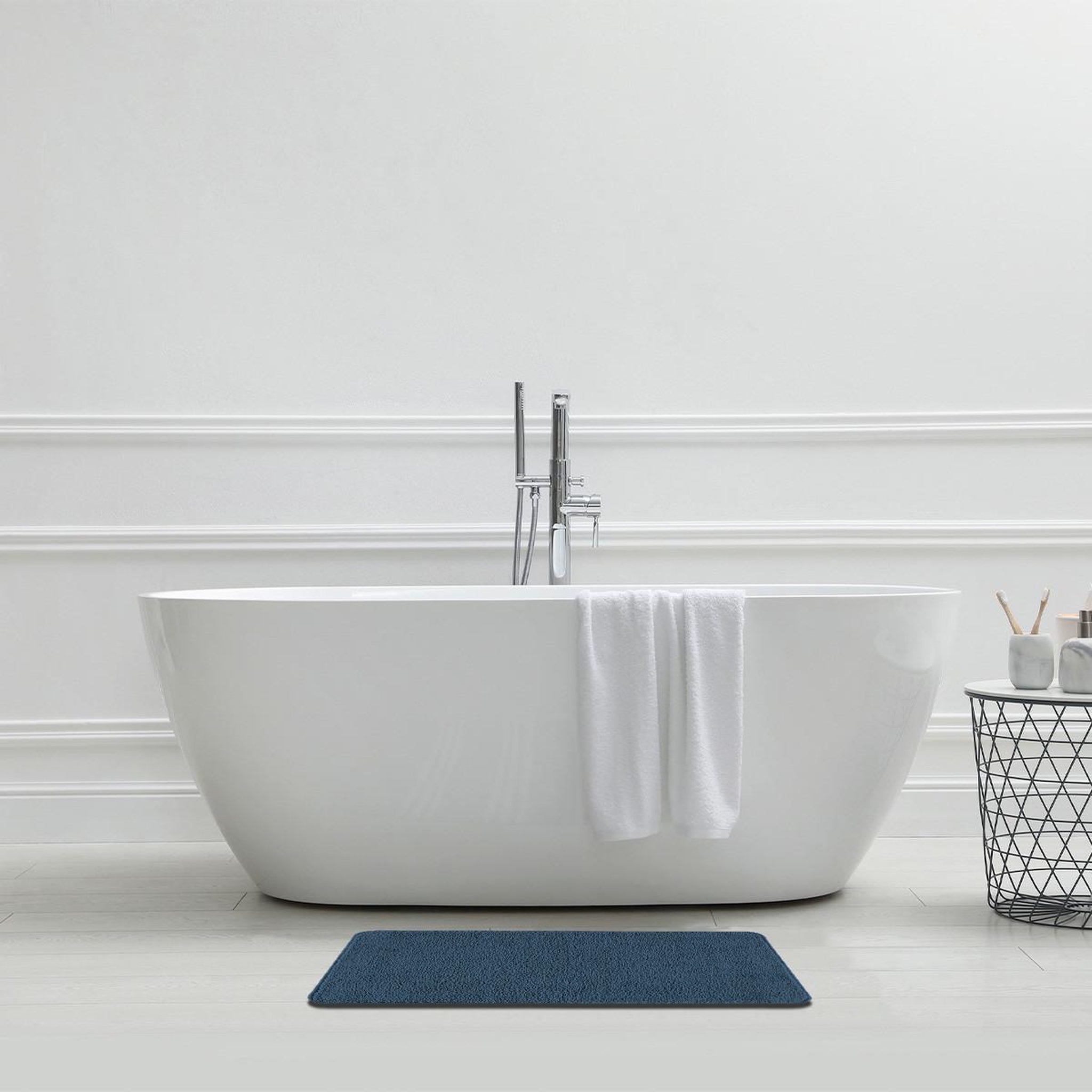 Voir la diapositive 2 : GUY LEVASSEUR Tapis de bain uni 50x80 en polyester 50x80cm