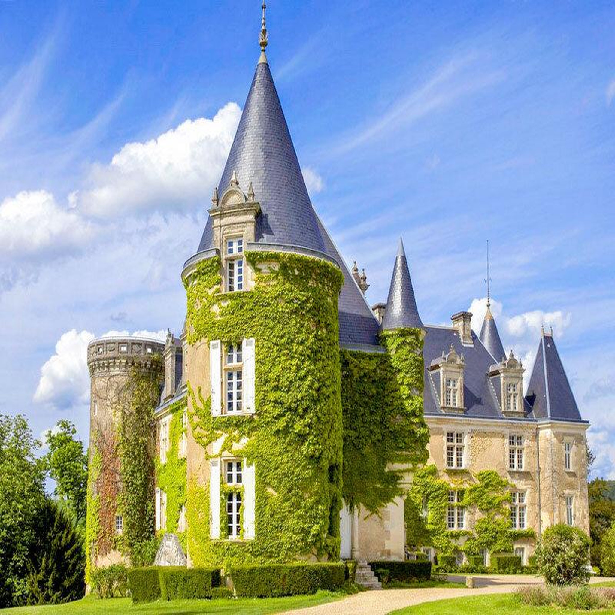 Voir la diapositive 3 : Smartbox Séjour de 3 jours dans un château avec dîner près de Périgueux - Coffret Cadeau Séjour