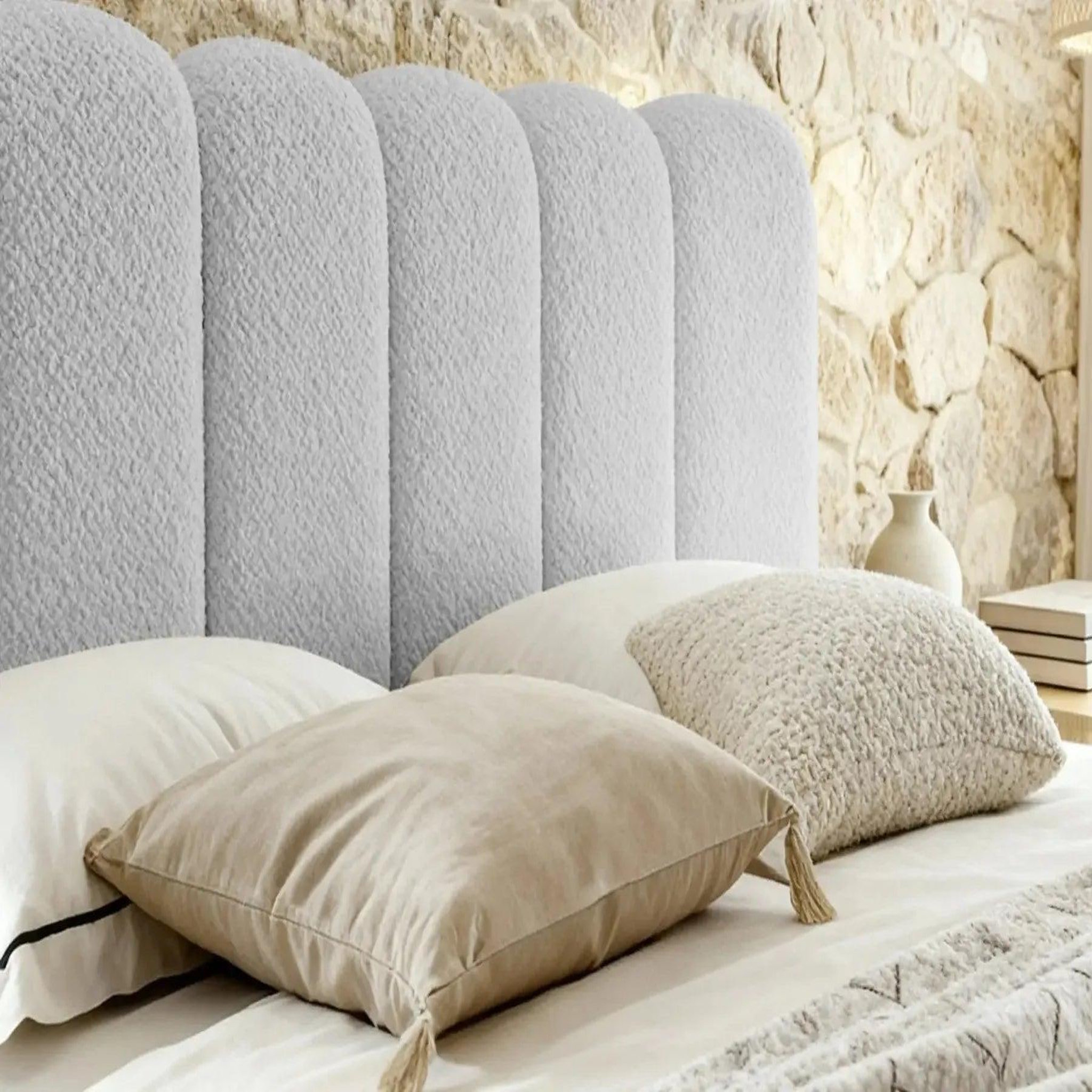 Voir la diapositive 5 : CASANOVA PARIS Garance - lit coffre tissu chenille
