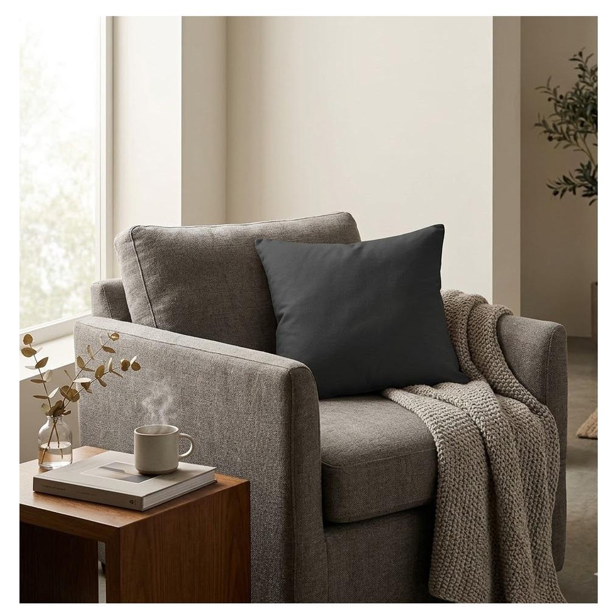 Voir la diapositive 2 : Eden Coussin en polyester uni pop color