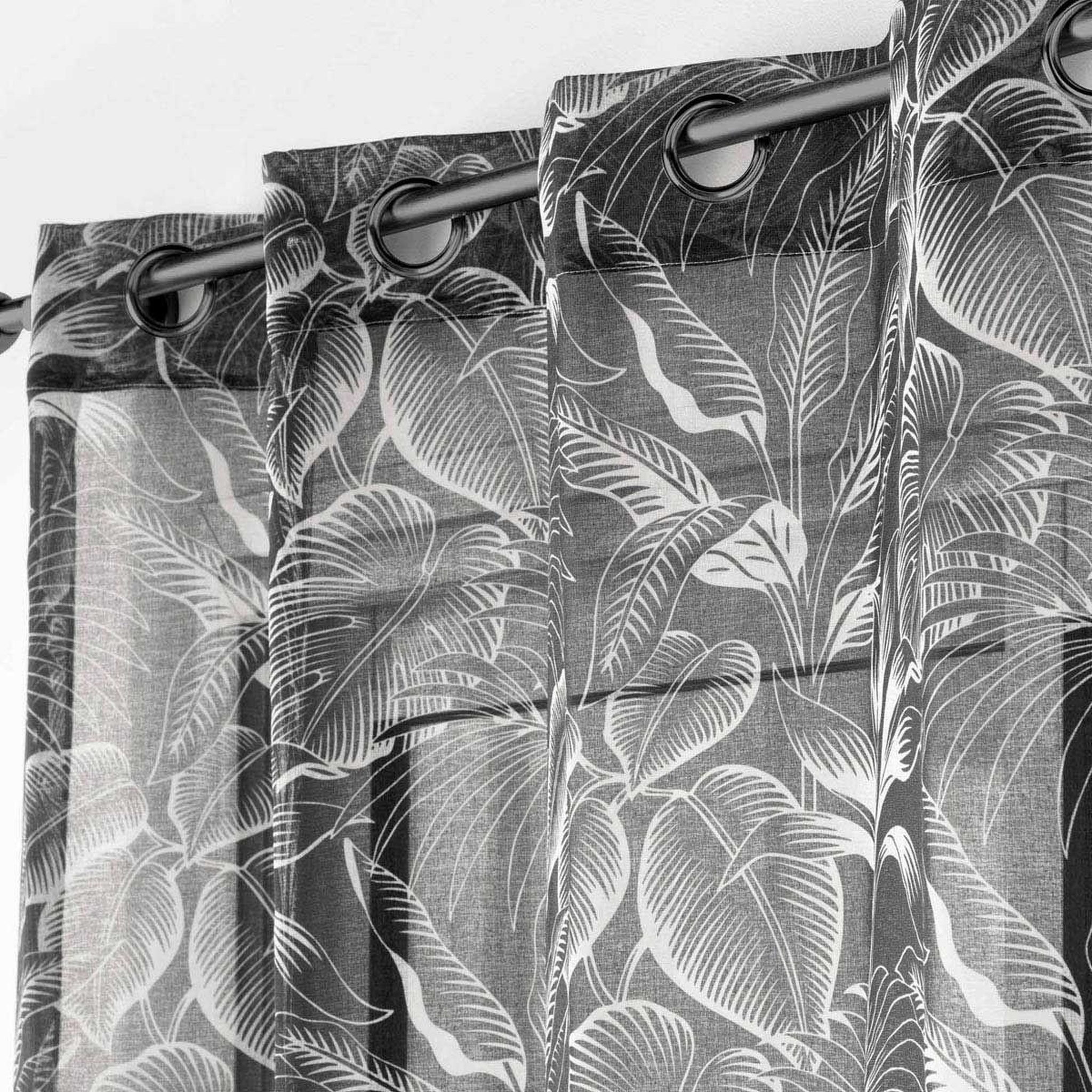 Voir la diapositive 2 : Douceur d'Intérieur Rideau voilage à œillets imprimé  cabana  140x240cm noir