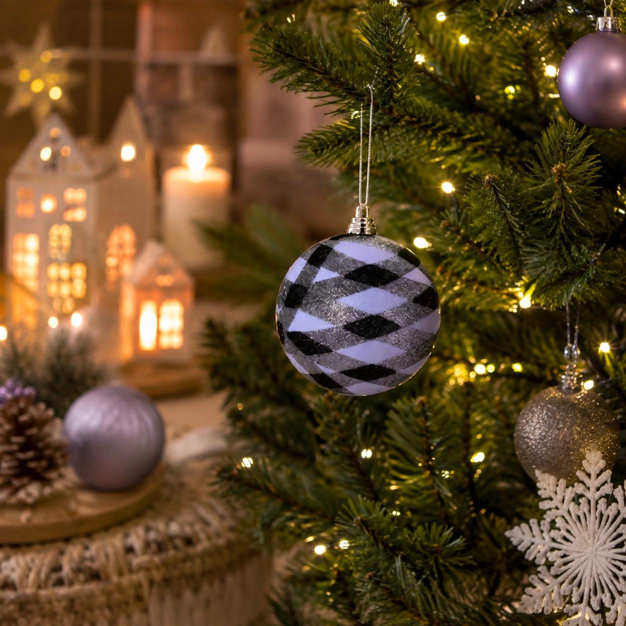 Voir la diapositive 2 : Eden Boule de décoration de sapion de noël pailletée  blanc argenté et noir