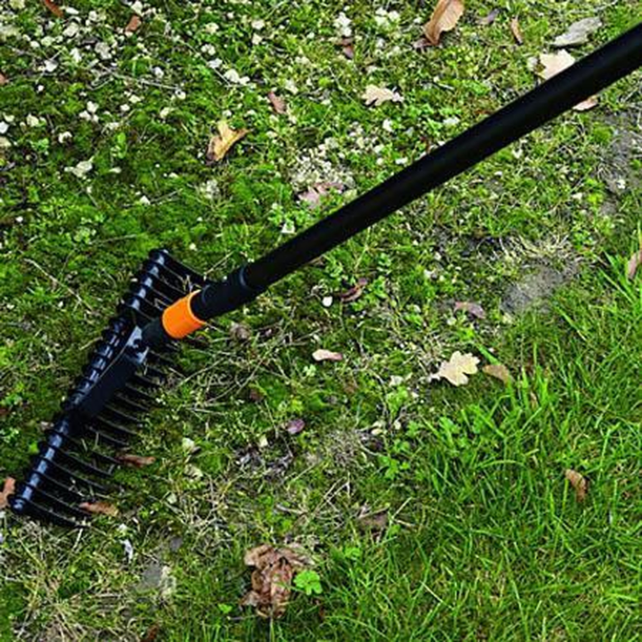 Voir la diapositive 3 : FISKARS Scarificateur Quikfit