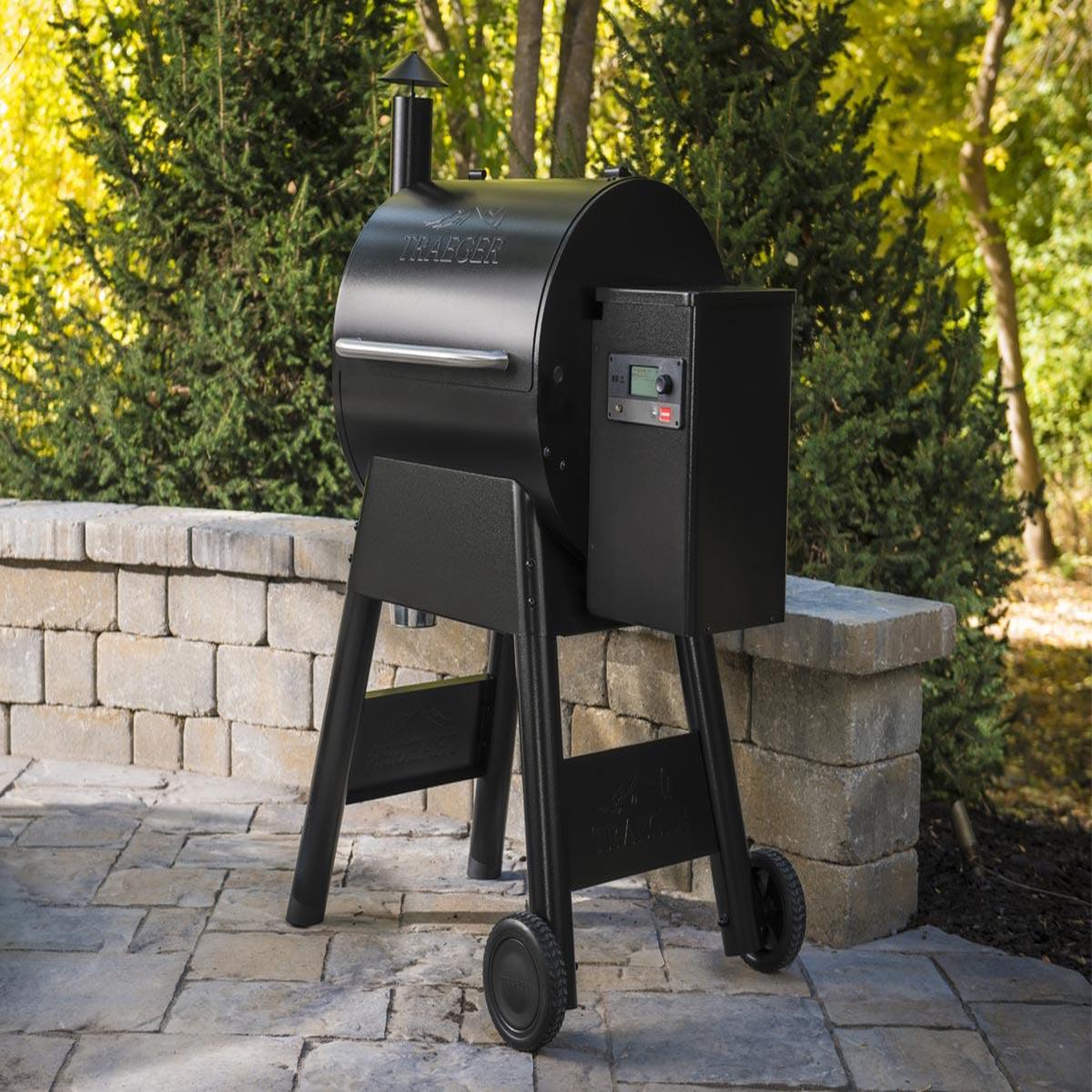 Voir la diapositive 6 : TRAEGER Barbecue pellet Pro 575 noir sur chariot, grille haute 56x18 cm, grille basse 56x48 cm