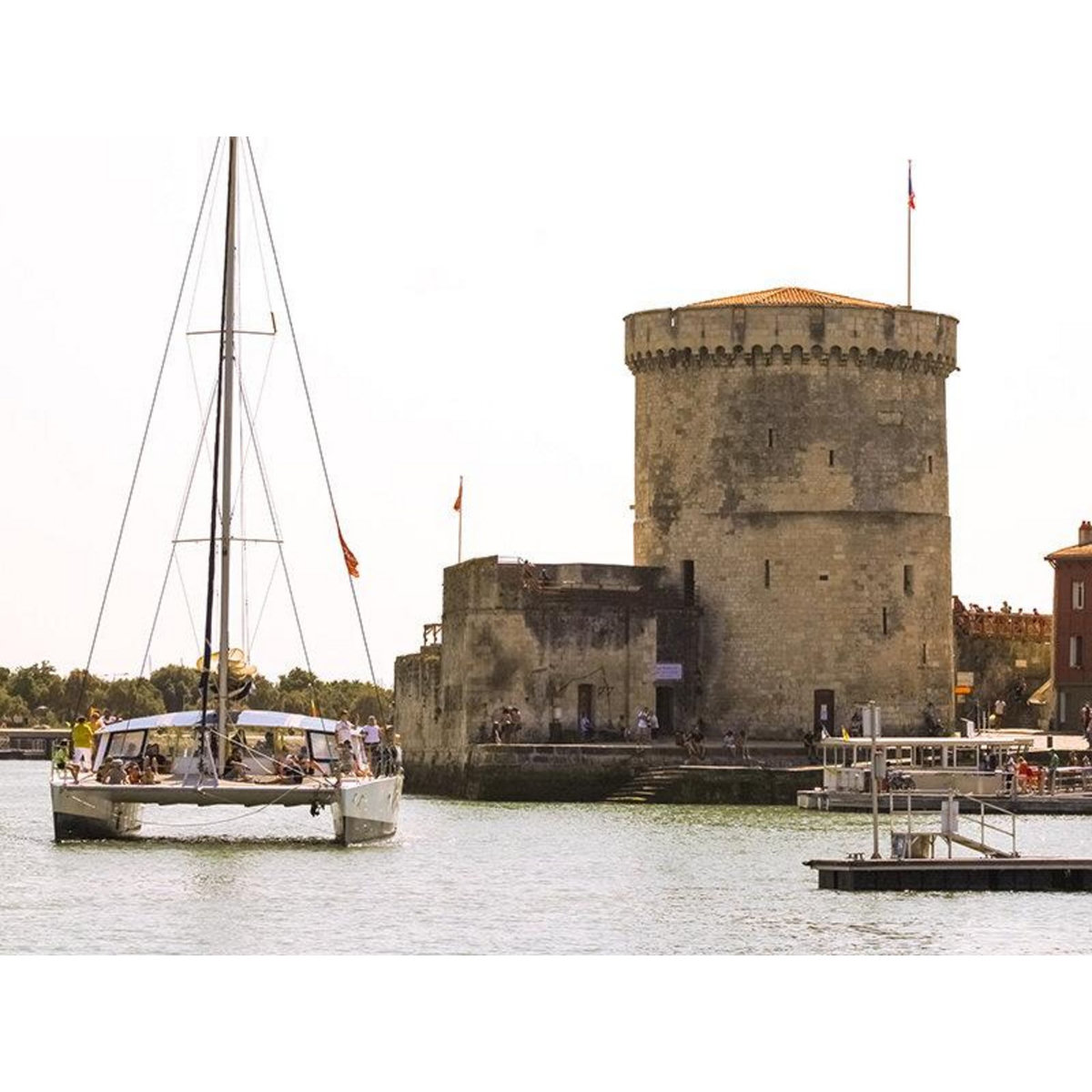 Smartbox Cap vers Fort Boyard : balade en catamaran de 4h pour 2 personnes - Coffret Cadeau Sport & Aventure