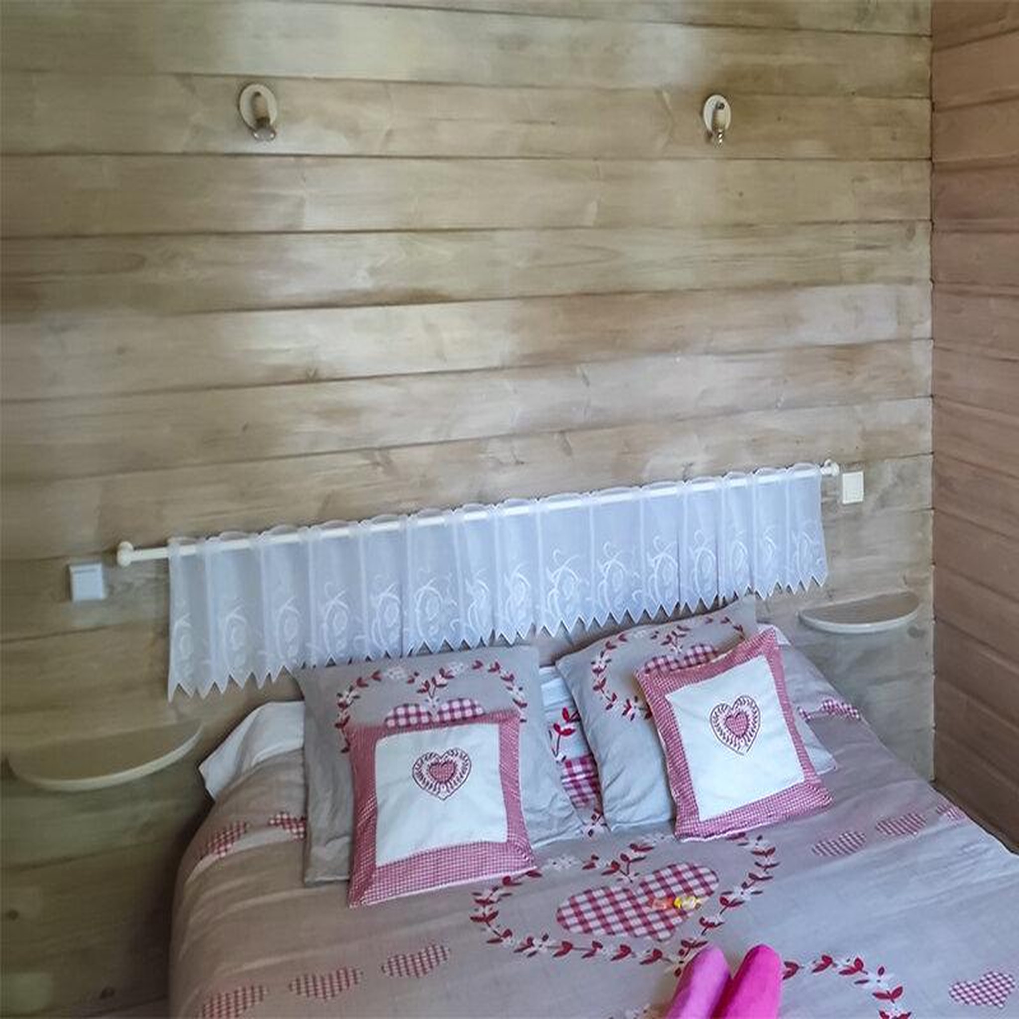 Voir la diapositive 2 : Smartbox 2 jours insolites en famille au camping dans un chalet sur pilotis - coffret cadeau séjour