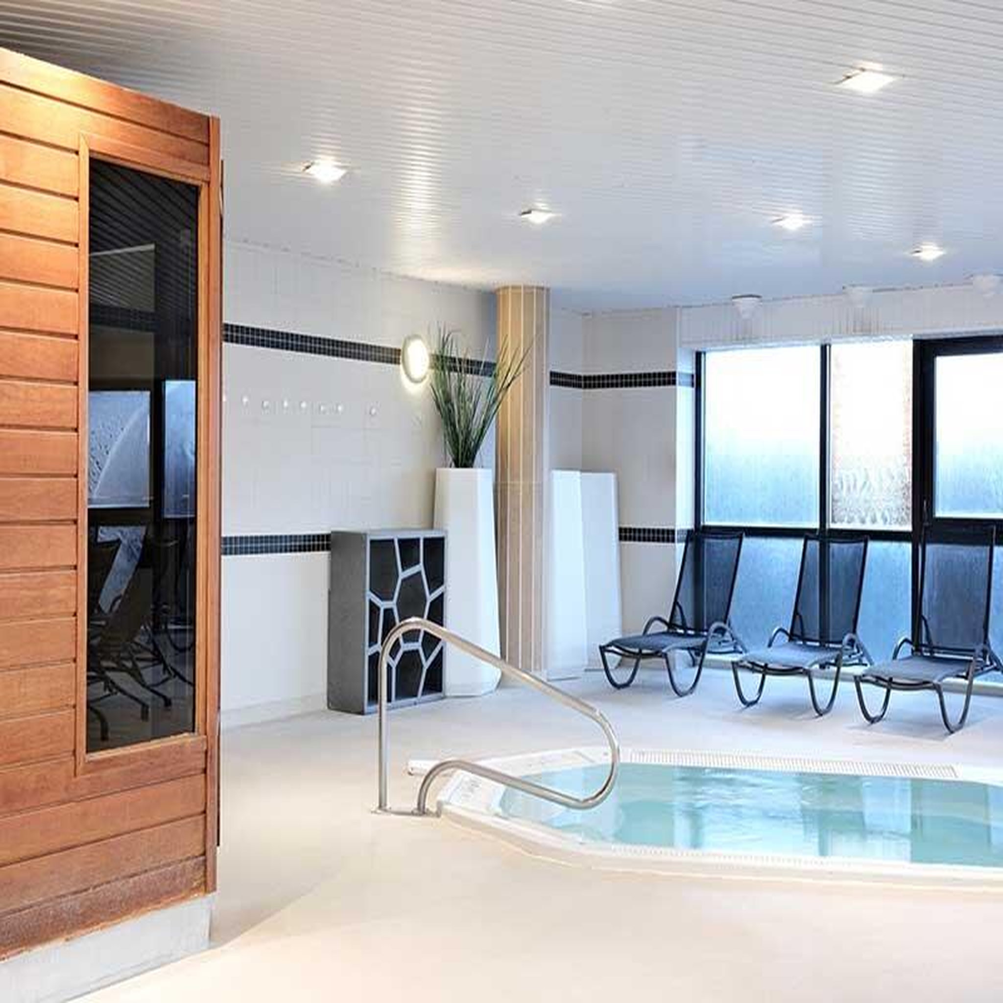 Voir la diapositive 5 : Smartbox Thalazur ouistreham 4* : 2 jours avec petit déjeuner et accès à l'espace spa marin - coffret cadeau séjour