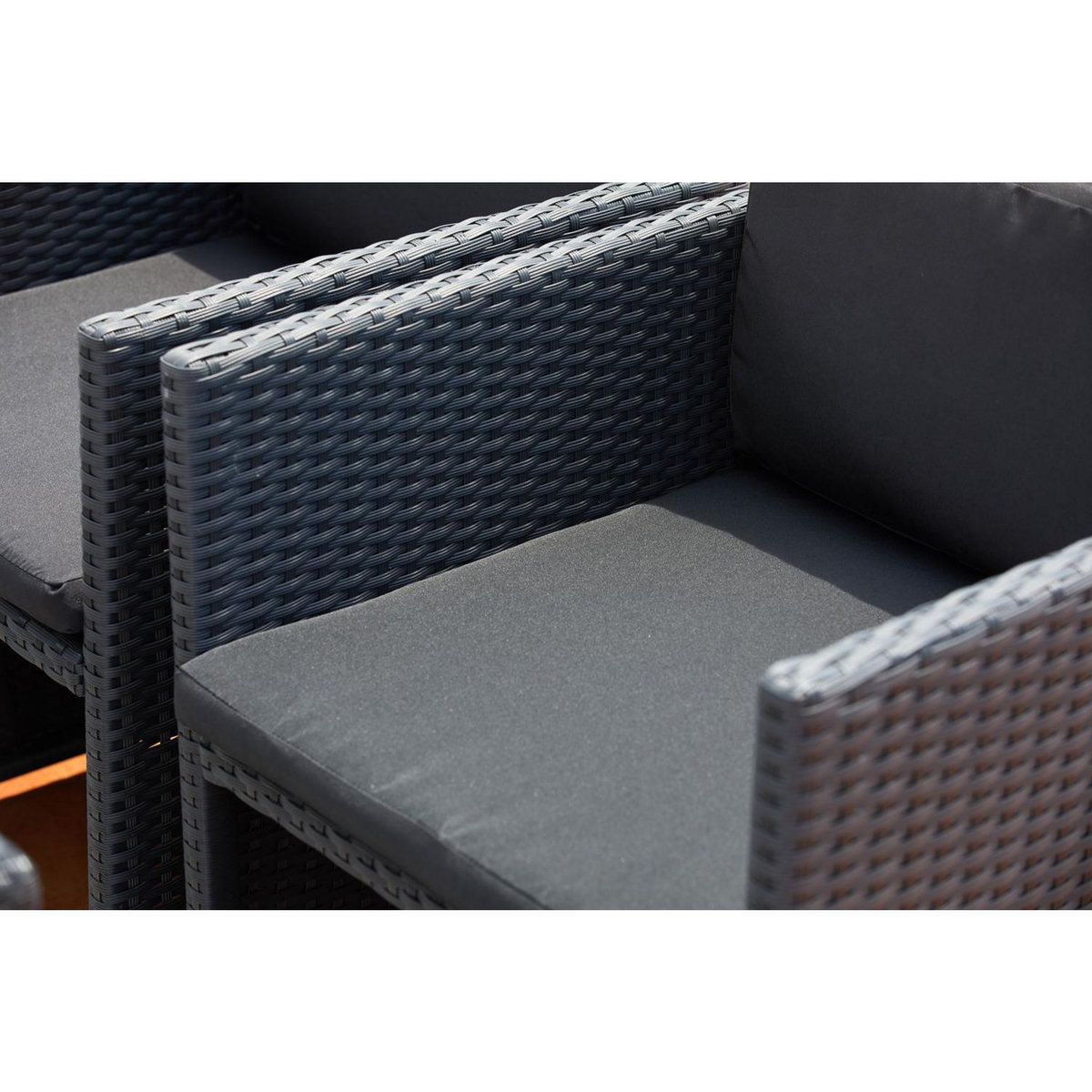 CONCEPT USINE Table et chaises 4 places encastrables en résine noir-noir MIAMI