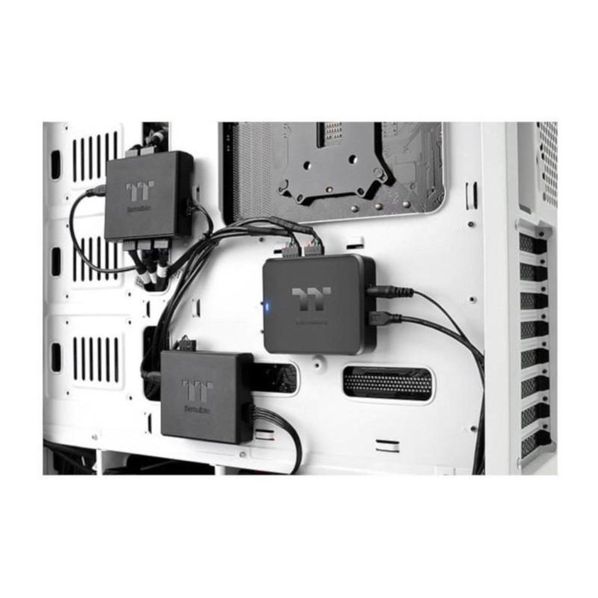 Voir la diapositive 6 : Thermaltake THERMALTAKE - H200 PLUS - Hub USB Interne