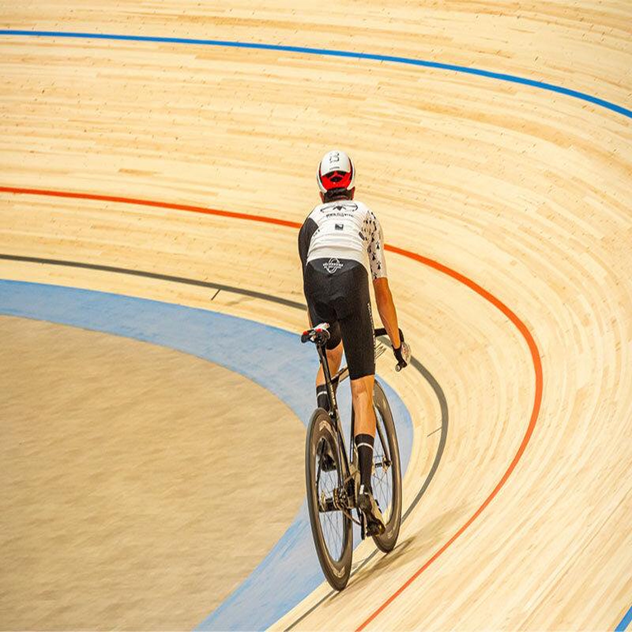 Voir la diapositive 4 : Smartbox Baptême de vélo sur piste pour 2 personnes à loudéac - coffret cadeau sport & aventure
