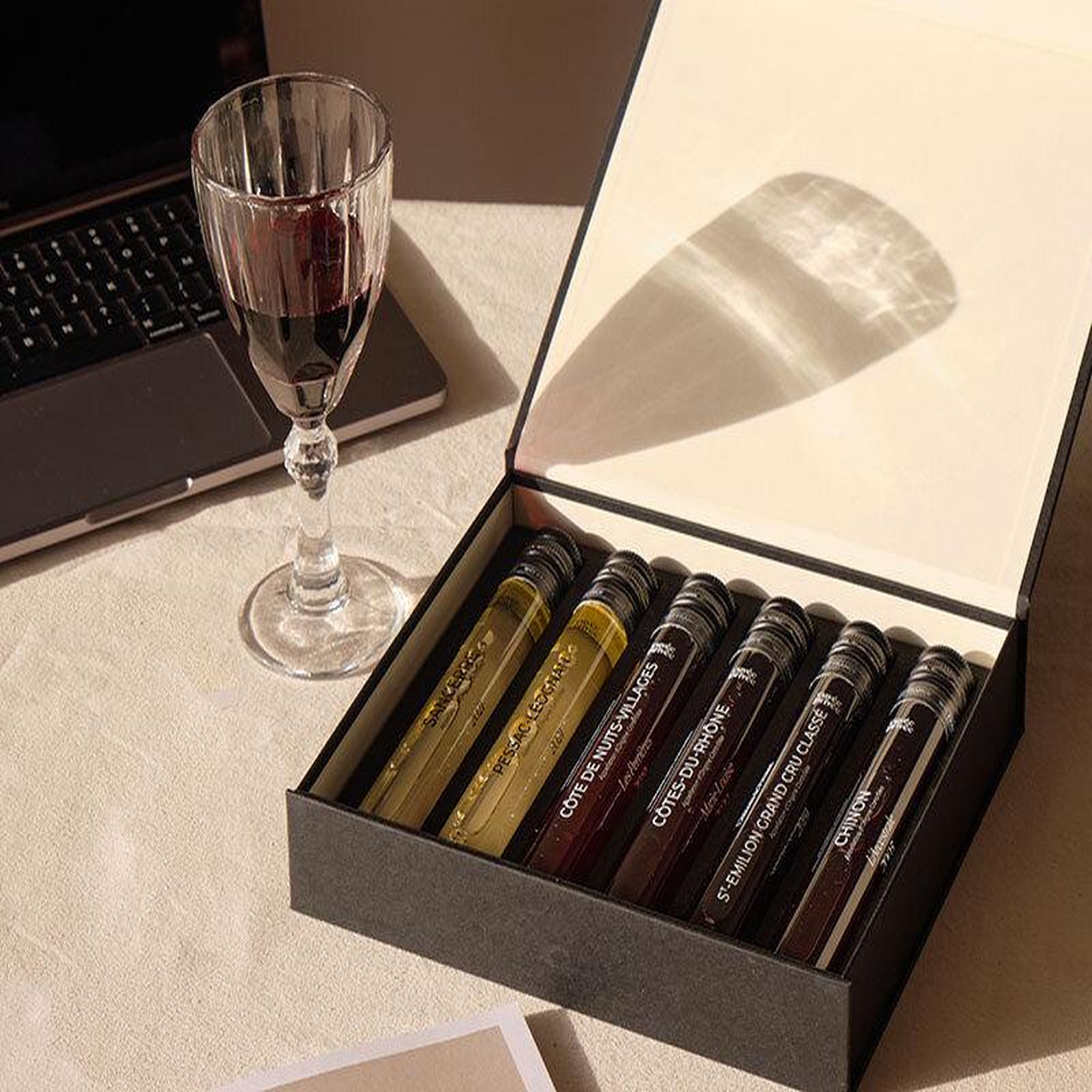 Voir la diapositive 3 : Smartbox Formation œnologique en ligne avec cuvée privée - coffret cadeau gastronomie