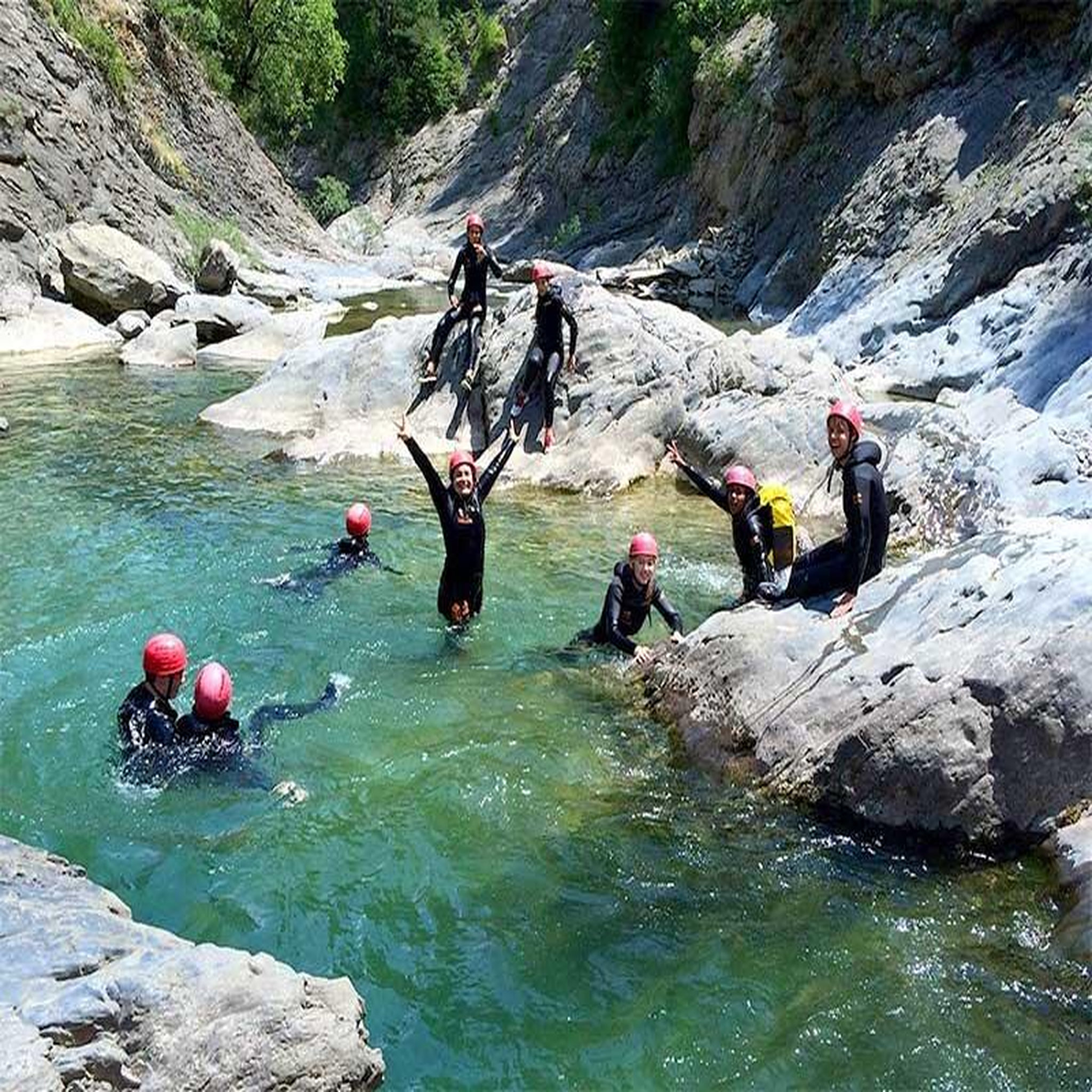 Voir la diapositive 2 : Smartbox Session de canyoning de 2h30 dans les pyrénées - coffret cadeau sport & aventure
