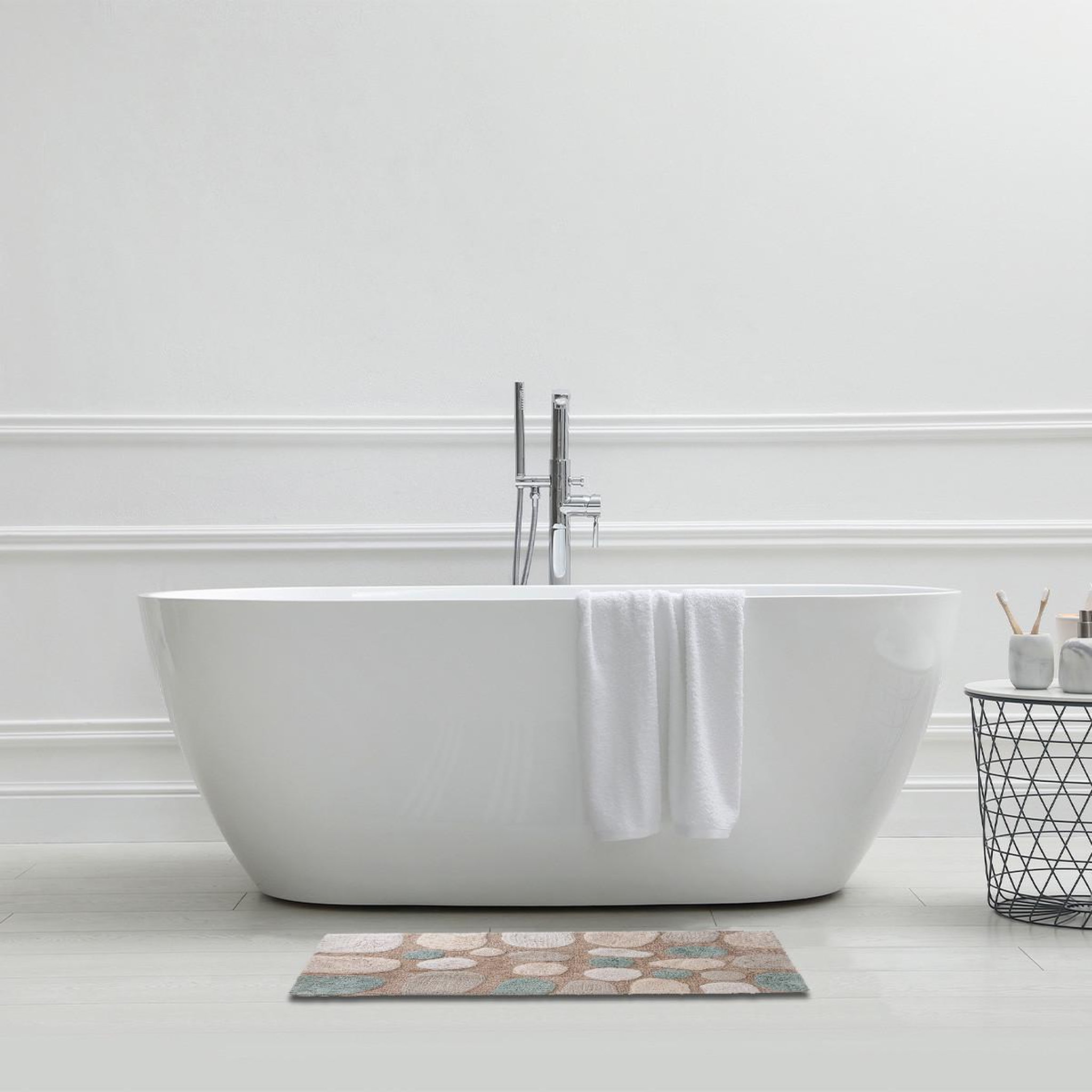 Voir la diapositive 2 : GUY LEVASSEUR Tapis de bain déco en coton tufté galet 50x80cm