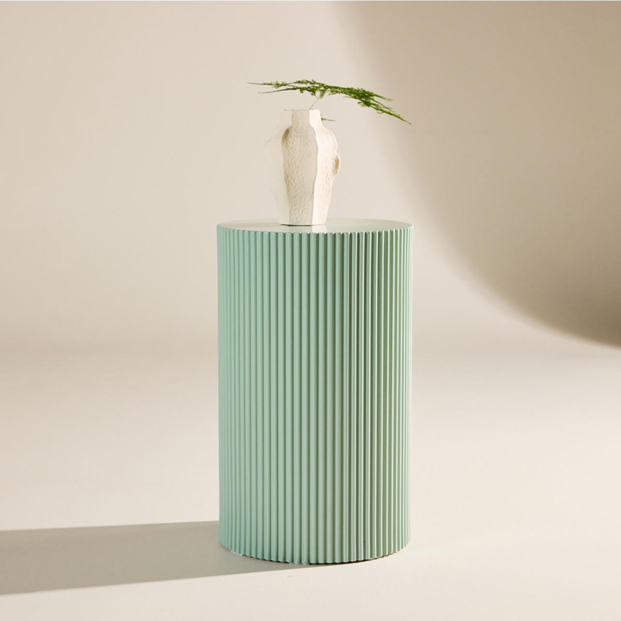 Voir la diapositive 2 : Paris Prix Table d'appoint nervurée  lenox  50cm vert