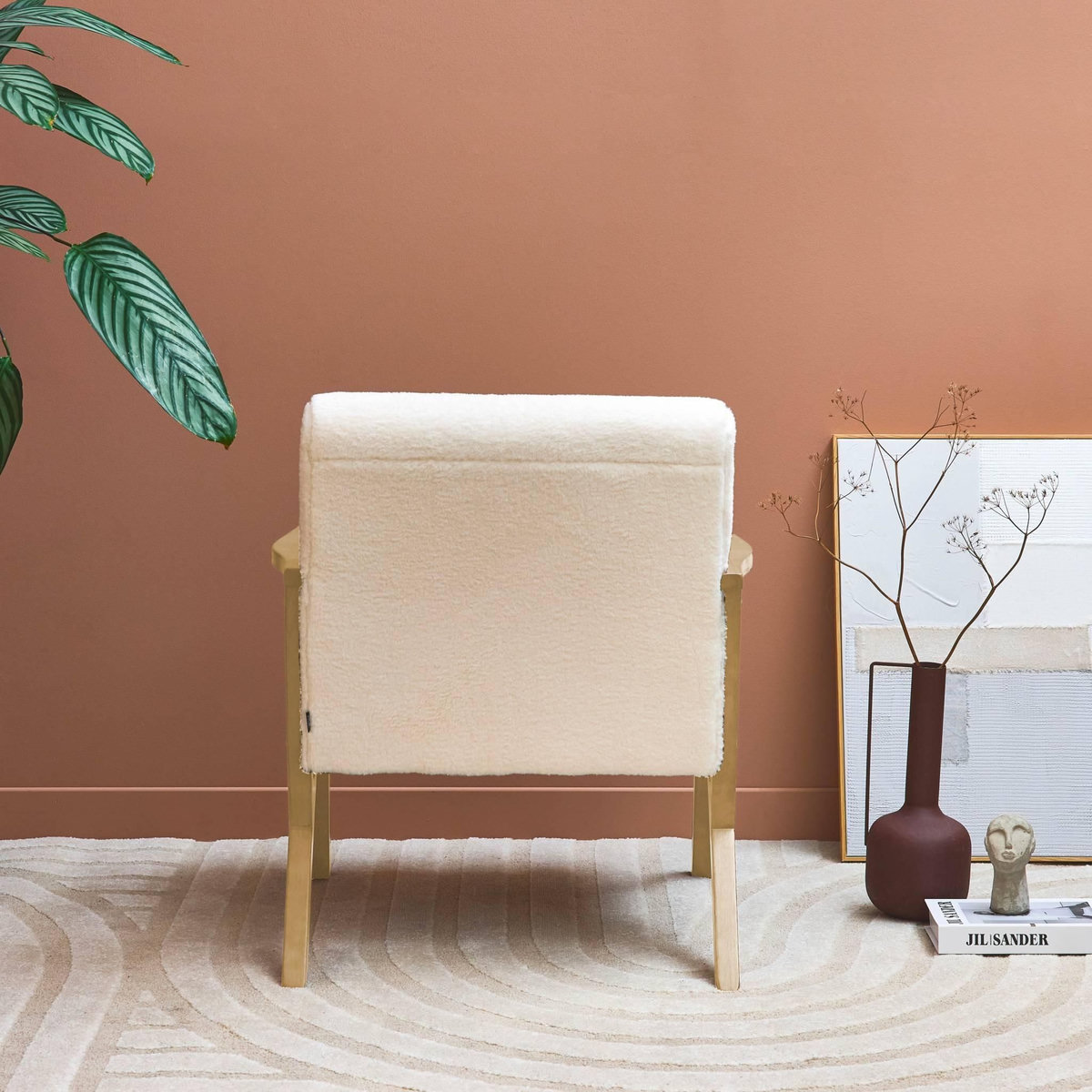 SWEEEK Fauteuil scandinave bois d'hévéa et tissu effet fausse fourrure blanc crème