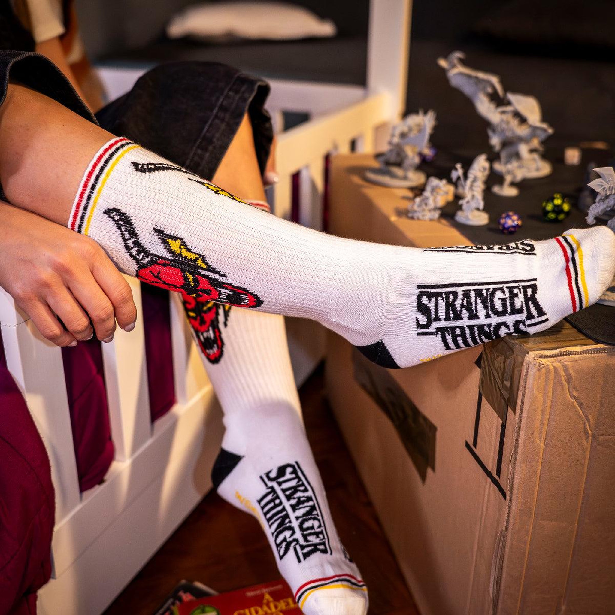 Voir la diapositive 2 : SOCK AFFAIRS Chaussettes sport stranger things hellfire club