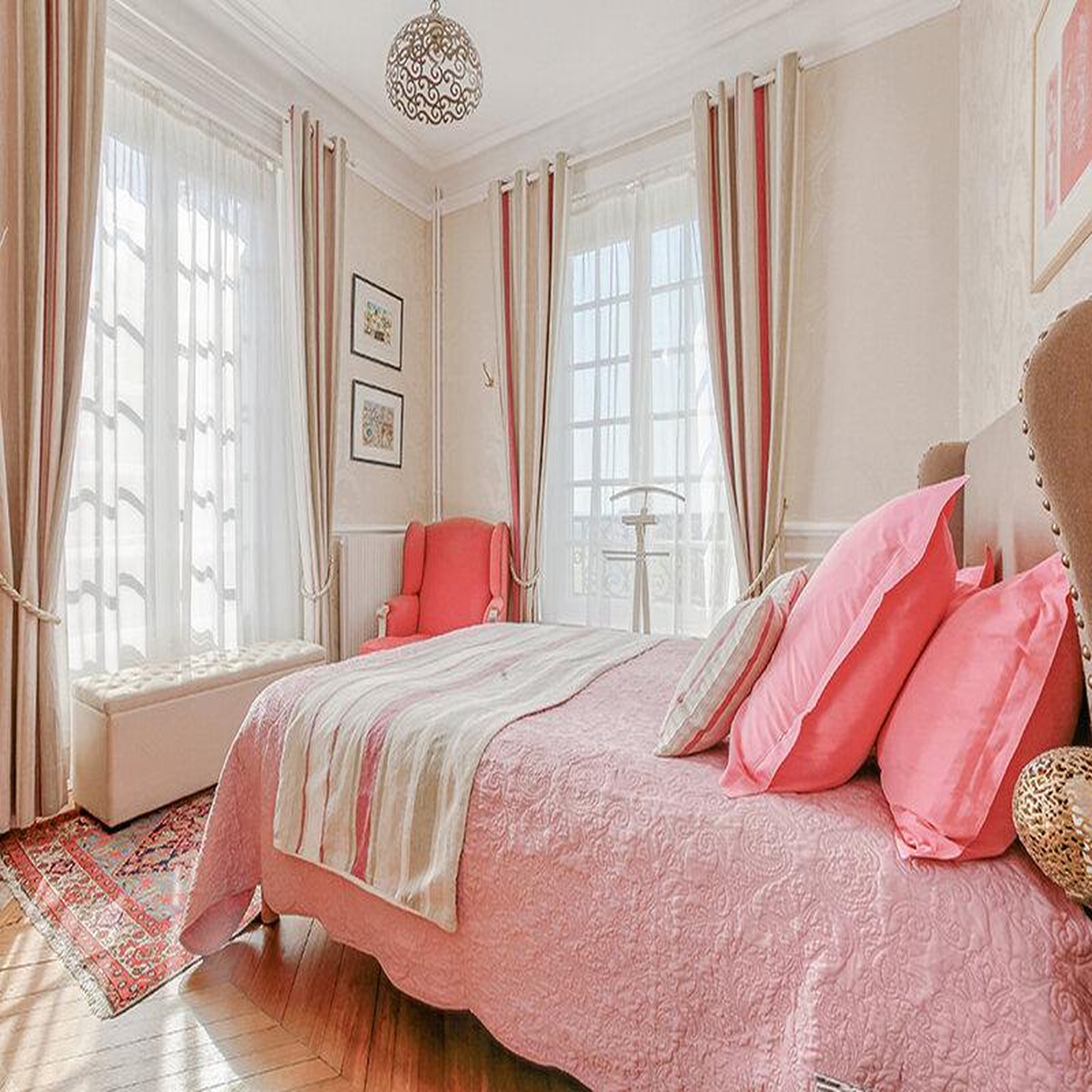 Voir la diapositive 2 : Smartbox 3 jours en chambre d'époque d'un château avec dîner près de Rouen - Coffret Cadeau Séjour