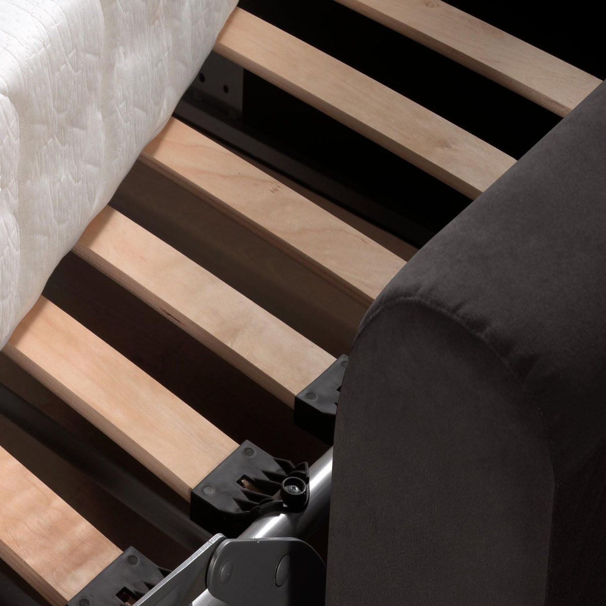 LISA DESIGN Owen - canapé 3 places convertible express couchage quotidien 140 cm matelas 12 cm en velours