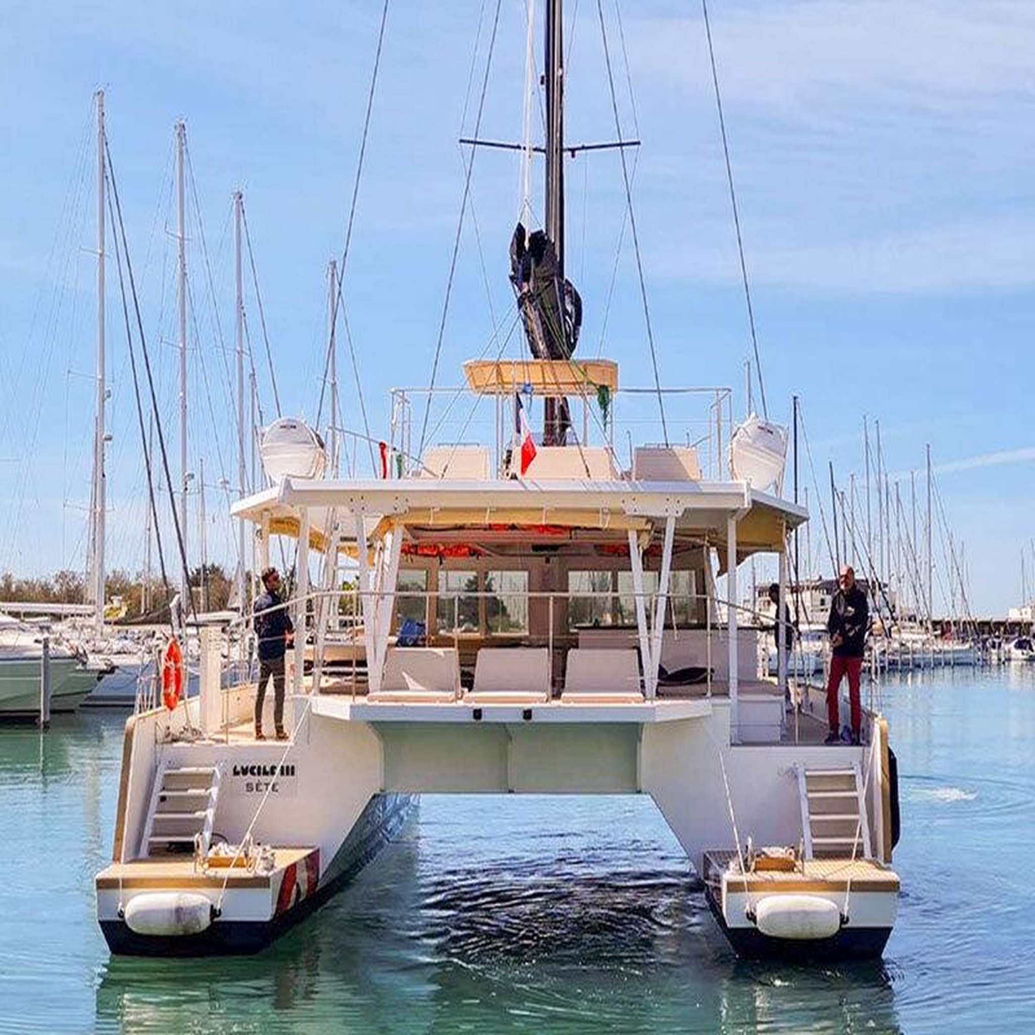 Voir la diapositive 4 : Smartbox Sortie en catamaran d'1h30 depuis la grande-motte - coffret cadeau sport & aventure