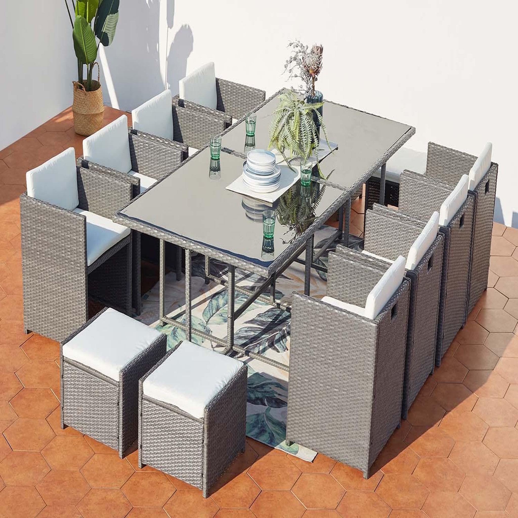 Voir la diapositive 2 : CONCEPT USINE Table et chaises 12 places encastrables résine gris-blanc miami