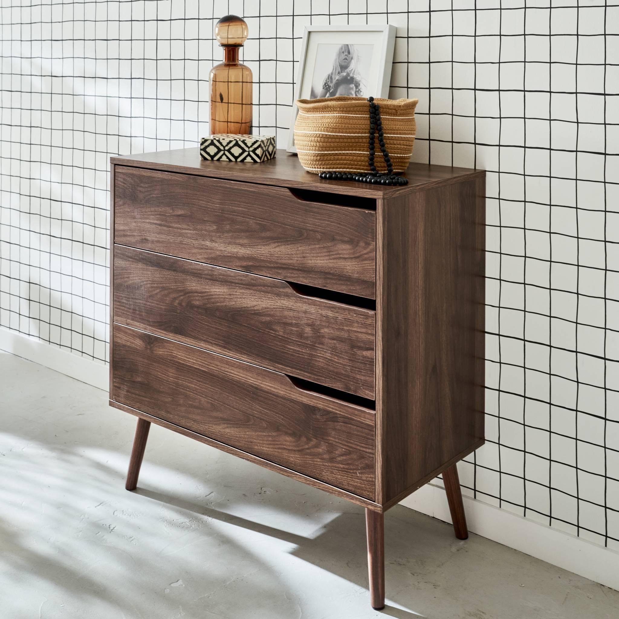 Voir la diapositive 3 : SWEEEK Commode décor bois de noyer. 3 tiroirs. pieds en pin massif