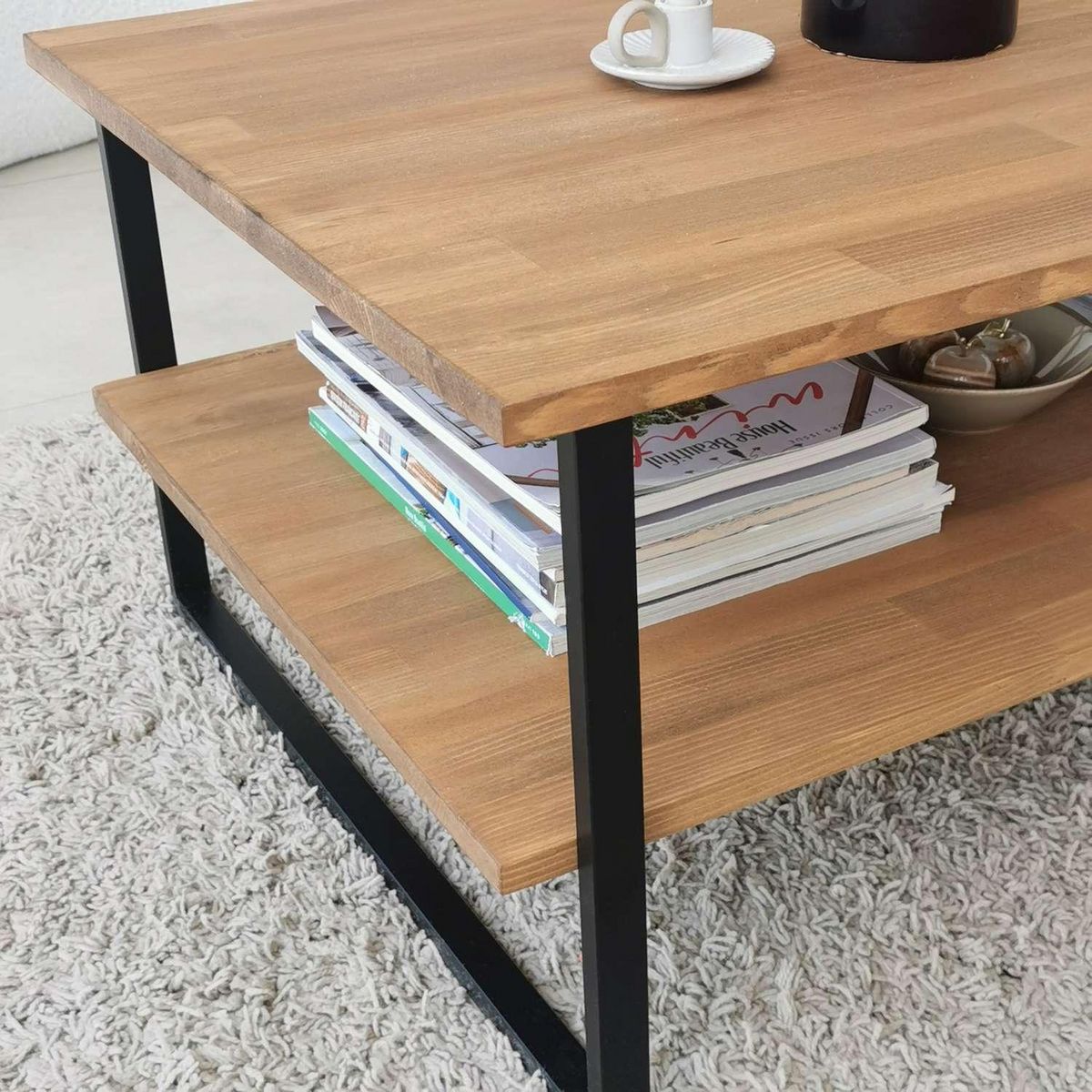 TOILINUX Table basse 1 étagère Auralis en bois massif - Beige et noir