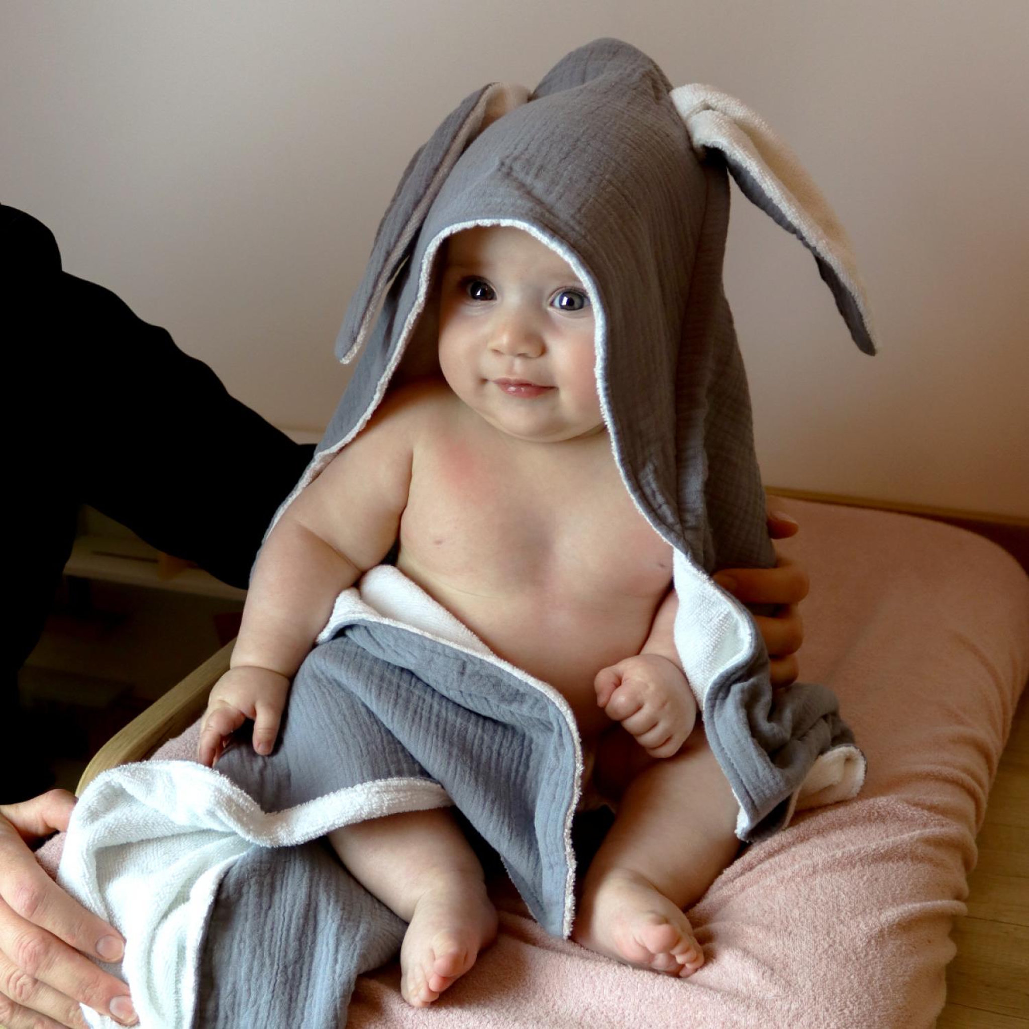 Voir la diapositive 4 : Monsieur Bébé Cape, sortie de bain pour bébé intérieur 100 % coton - 100 x 100 cm - Lapin - Gris