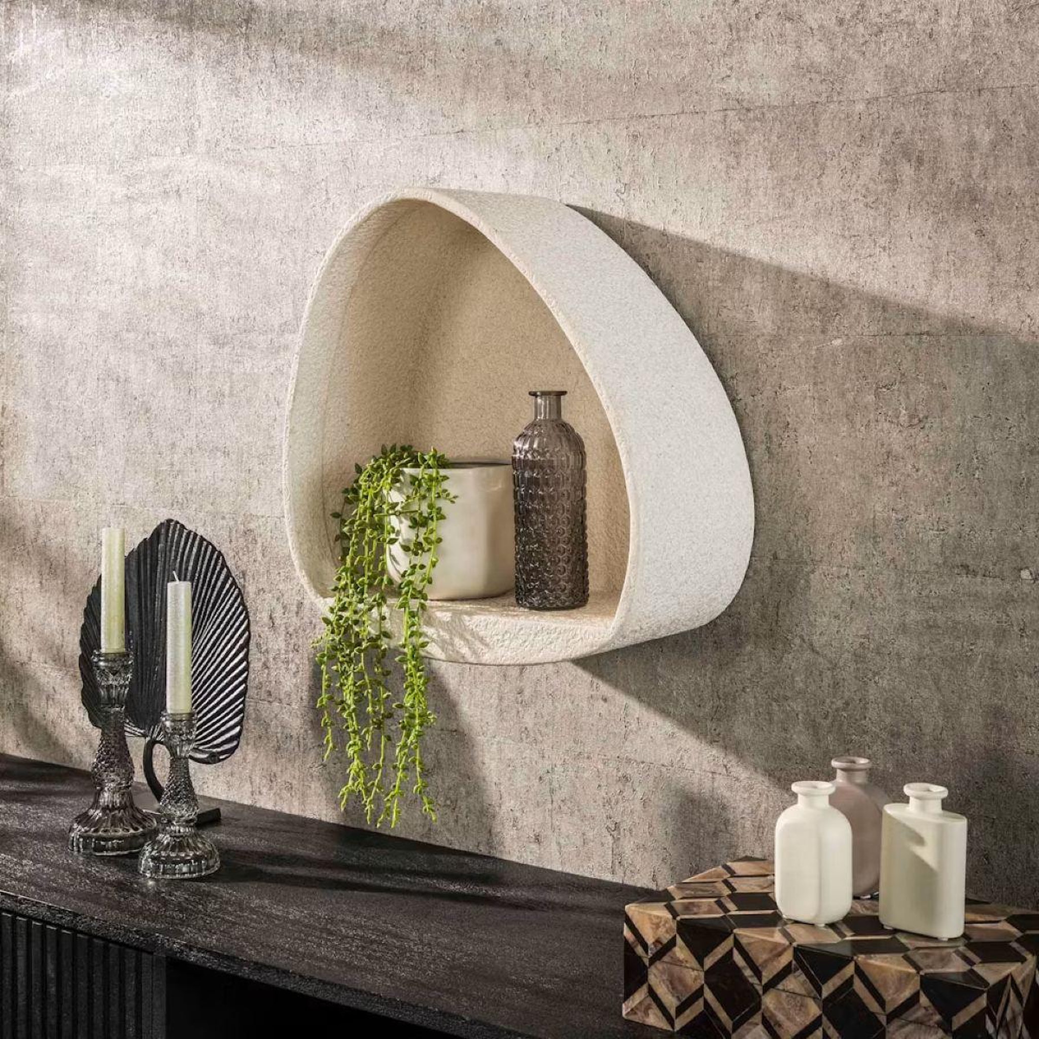 Voir la diapositive 2 : JLC KREATION Étagère murale forme organique en marbre composite blanc lea