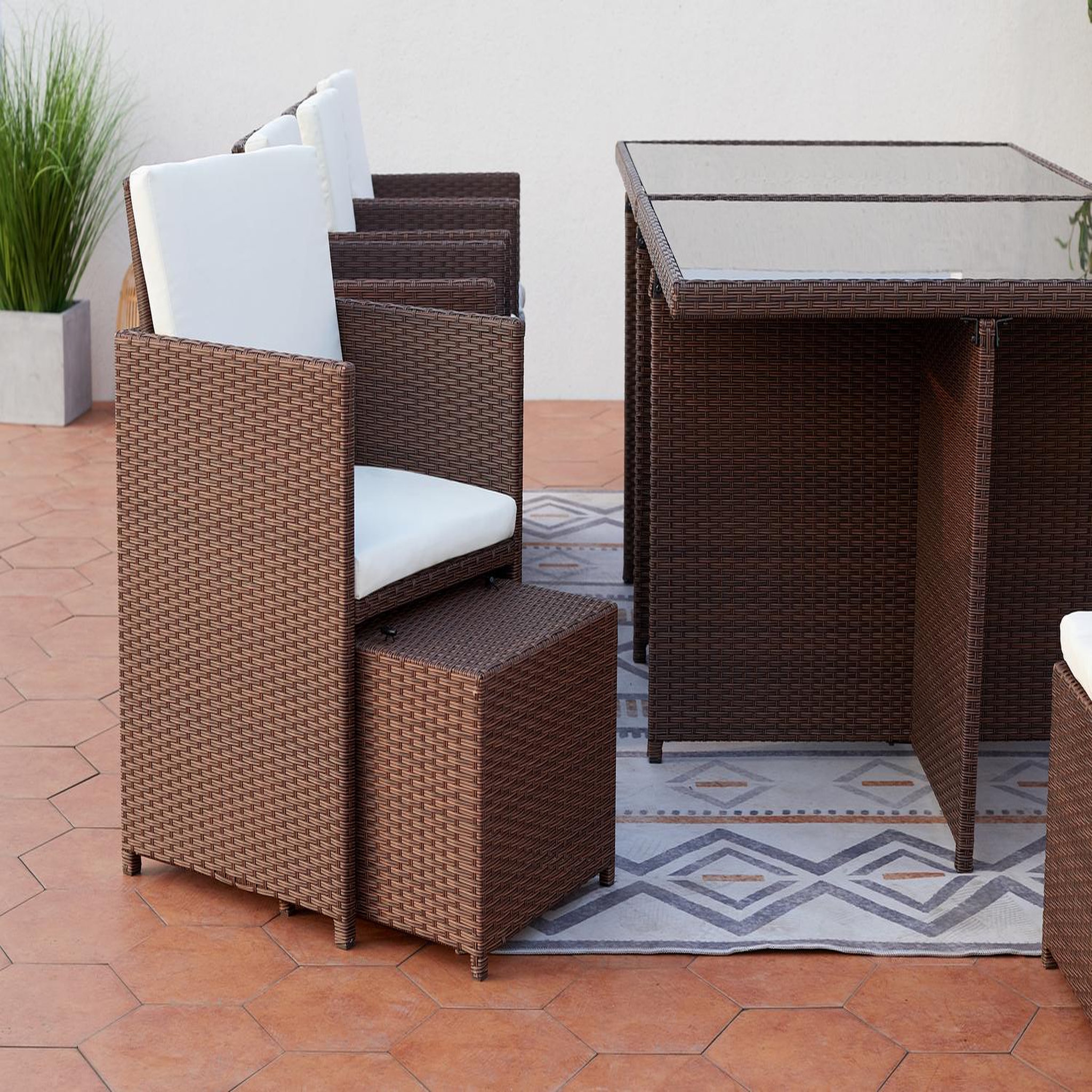 Voir la diapositive 5 : CONCEPT USINE Table et chaises 12 places encastrables résine marron-blanc monaco