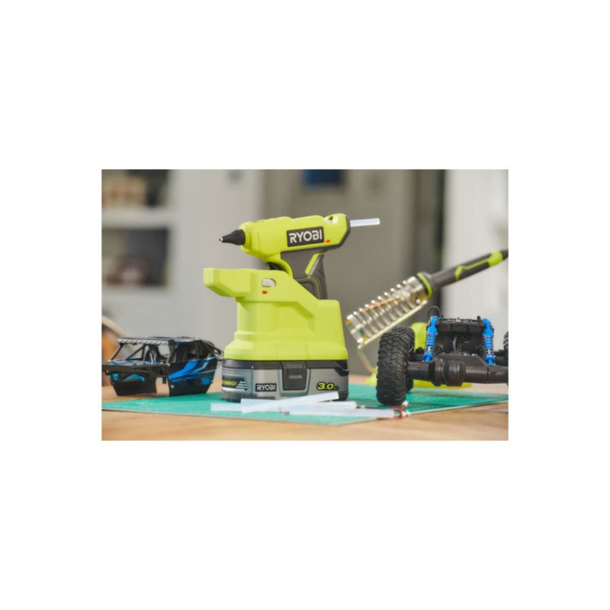 Ryobi Pistolet à colle RYOBI 18V One+ - Sans batterie ni chargeur RGLM18-0