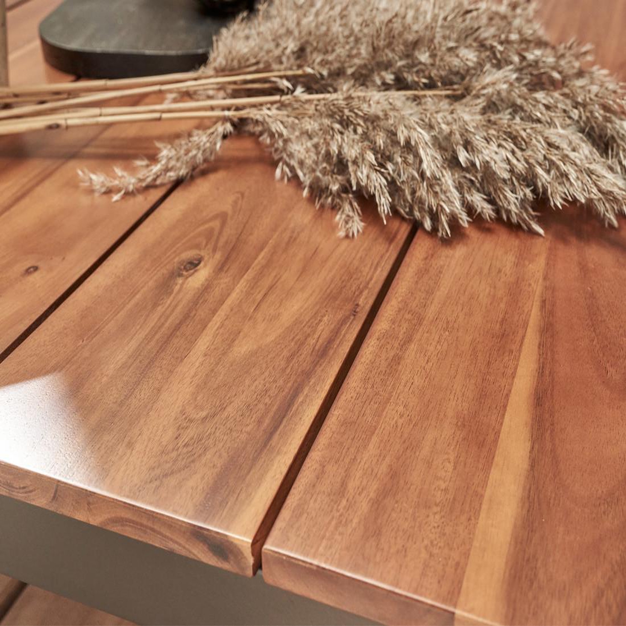 Voir la diapositive 4 : BEST MOBILIER Salome - salon bas de jardin 5 places + table - modulable - bois, métal et coussins noirs