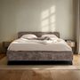 Voir la diapositive 2 : IDIMEX Lit double LEVERDA 140 x 190 cm, revêtement en tissu