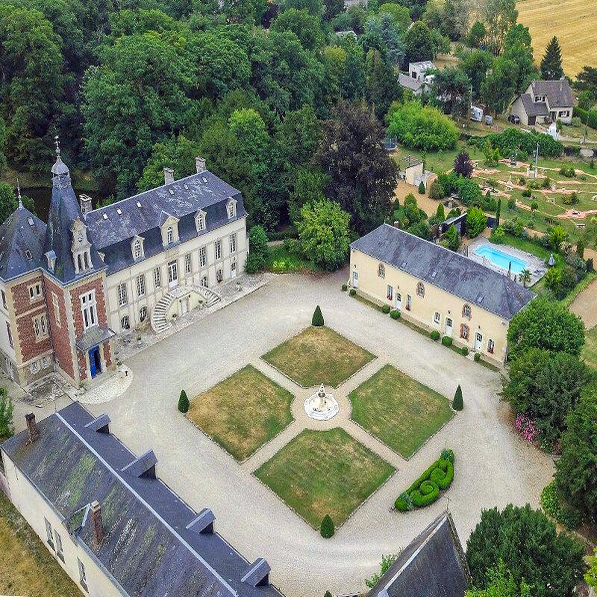 Voir la diapositive 4 : Smartbox Séjour d'exception près de chartres : 3 jours reposants en château - coffret cadeau séjour