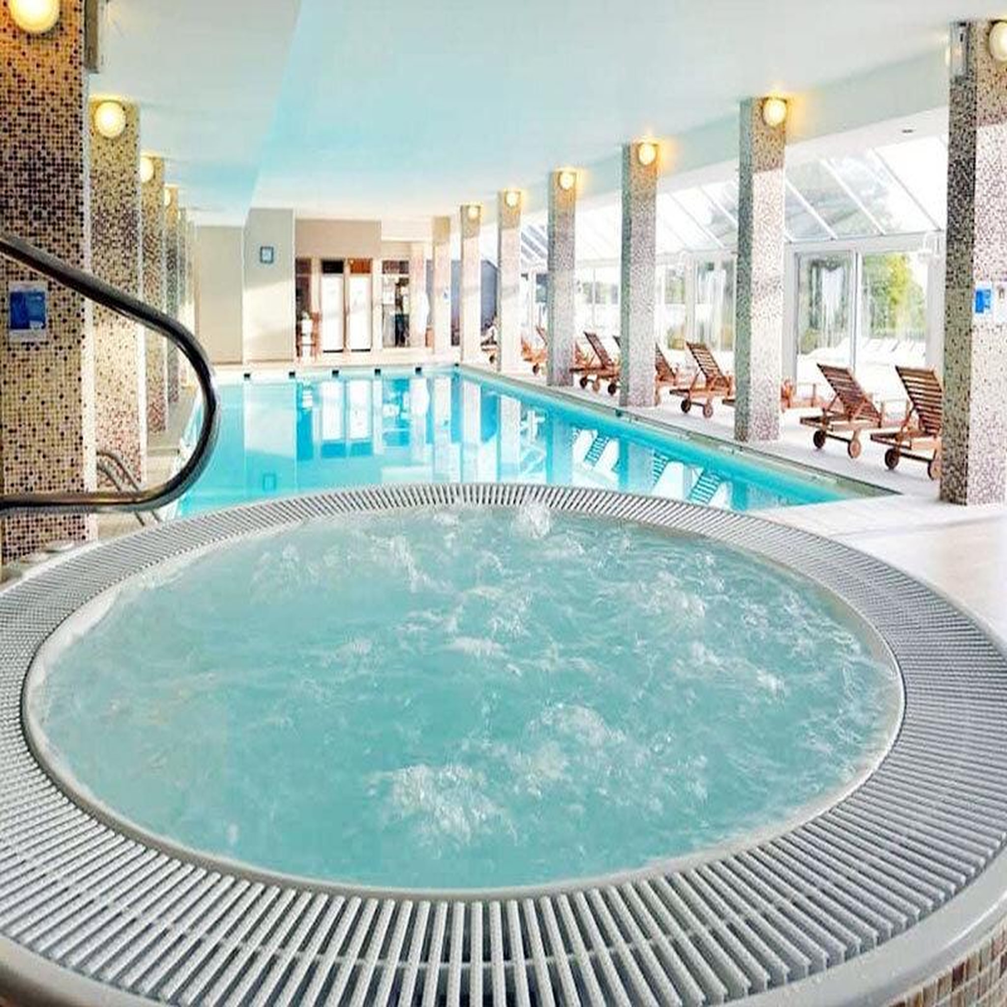 Voir la diapositive 3 : Smartbox 2 jours reposants en hôtel 4* avec accès à l'espace détente, bain hydromassant et dîner près de limoges - coffret cadeau séjour