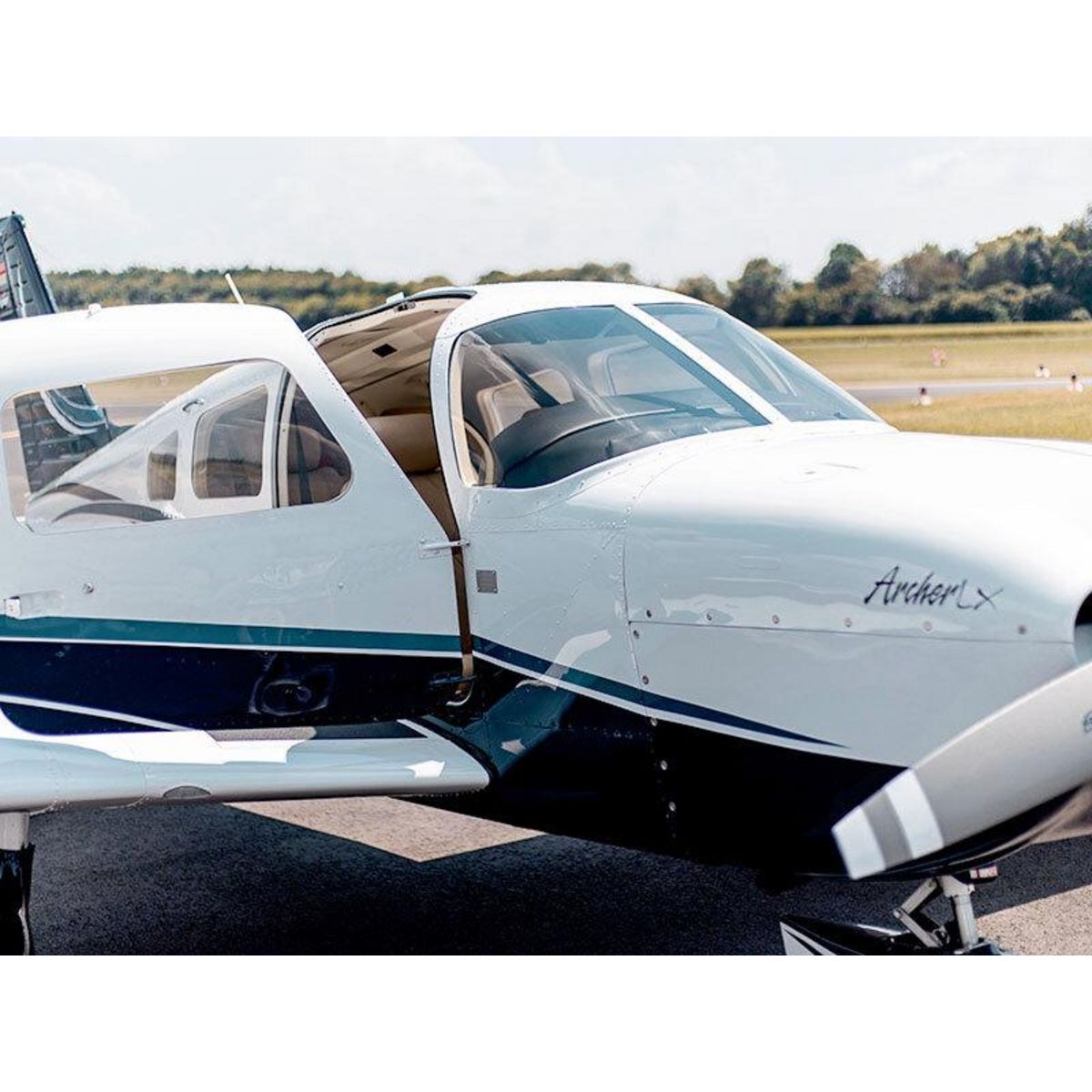 Smartbox Balade aérienne privée d'1h aux alentours du Mans pour 3 - Coffret Cadeau Sport & Aventure