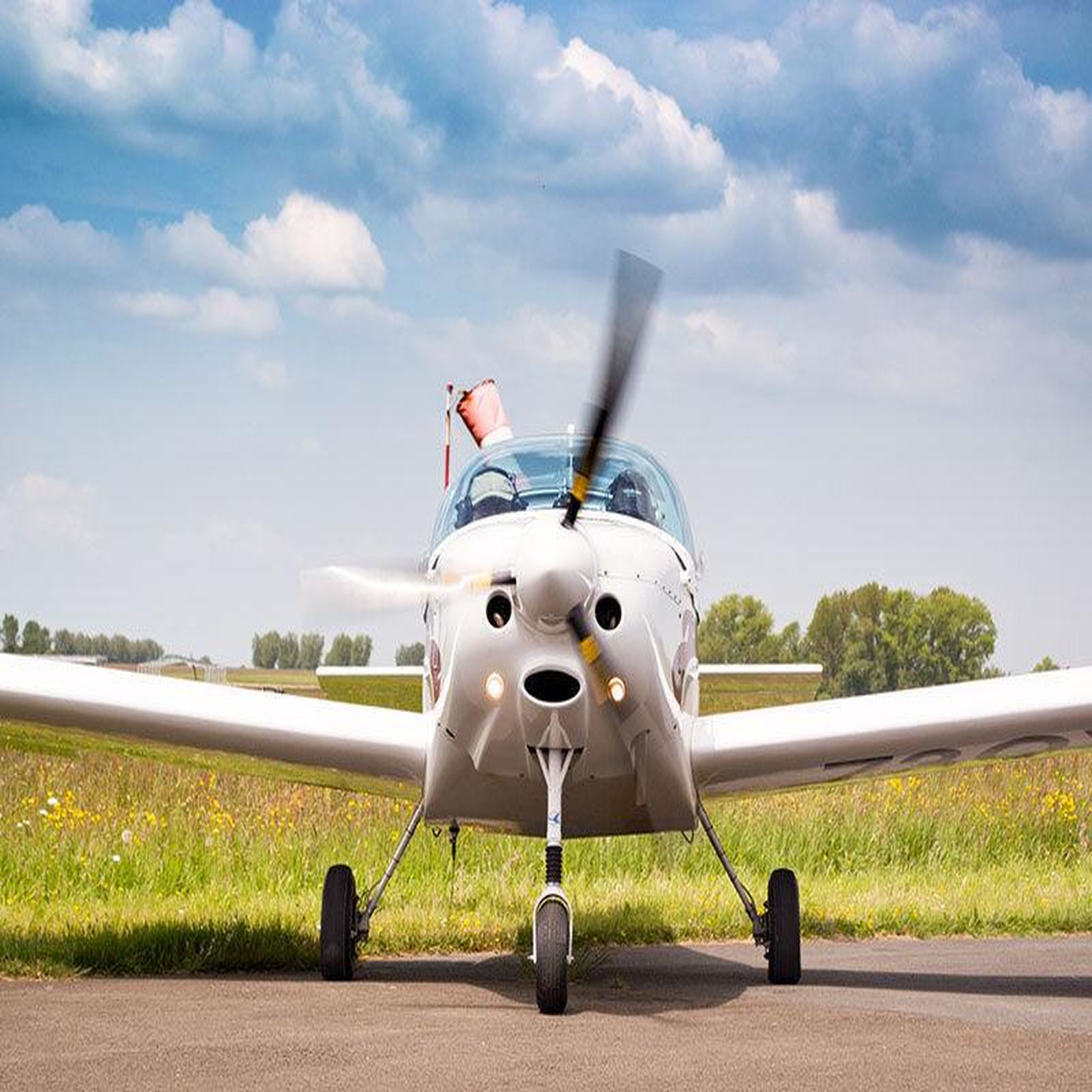 Voir la diapositive 2 : Smartbox Vol en avion biplace de 30 min en Île-de-France - Coffret Cadeau Sport & Aventure