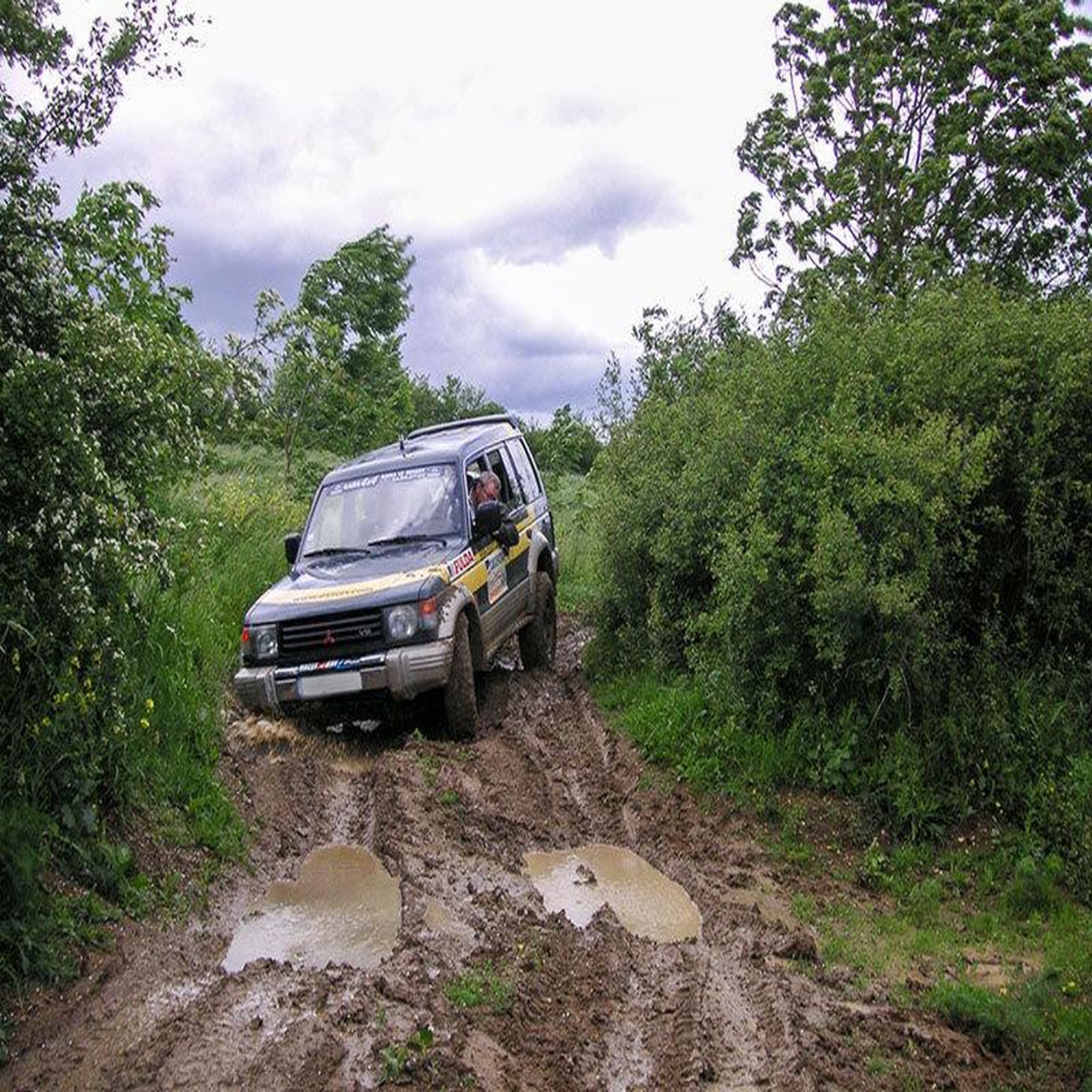 Voir la diapositive 2 : Smartbox Randonnée au volant d'un 4x4 dans la vallée de la marne - coffret cadeau sport & aventure