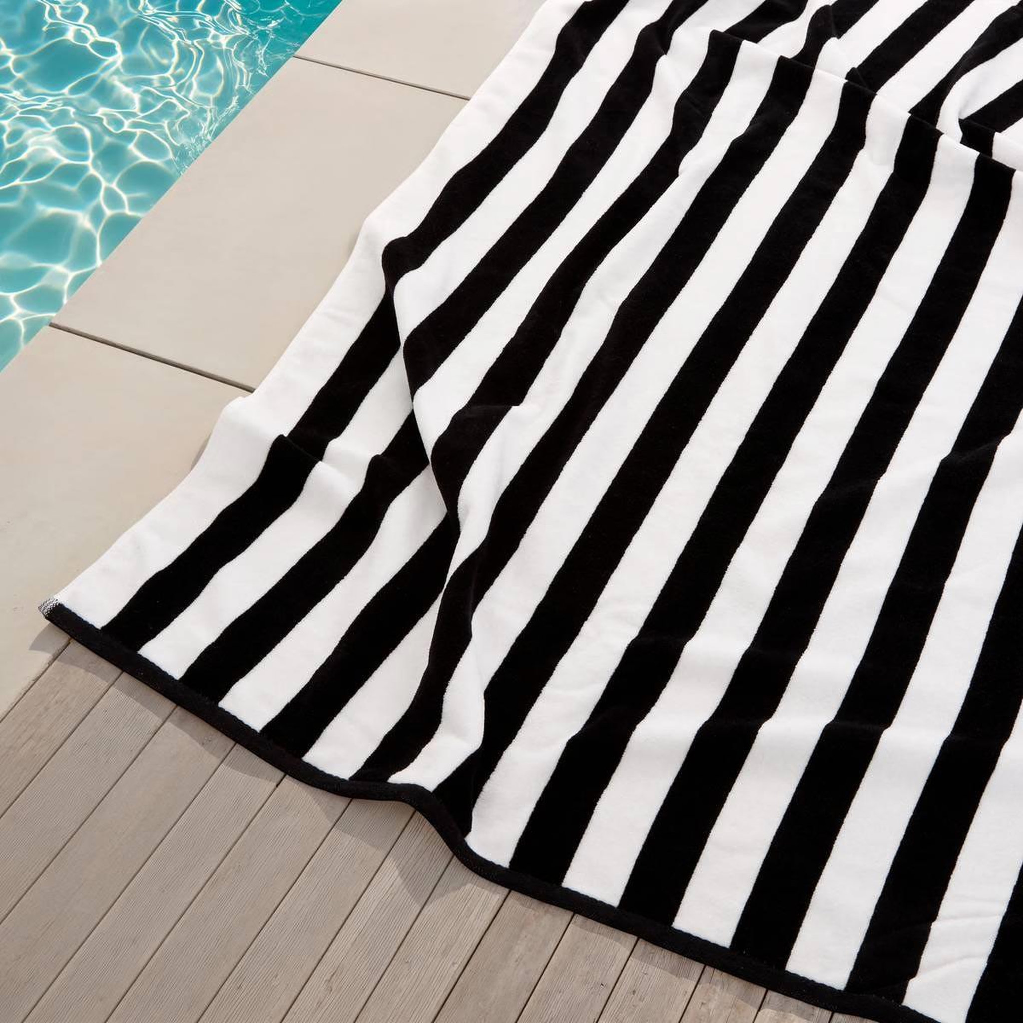 Voir la diapositive 3 : ATMOSPHERA Drap de bain à rayures  the palm resort  90x180cm noir et blanc