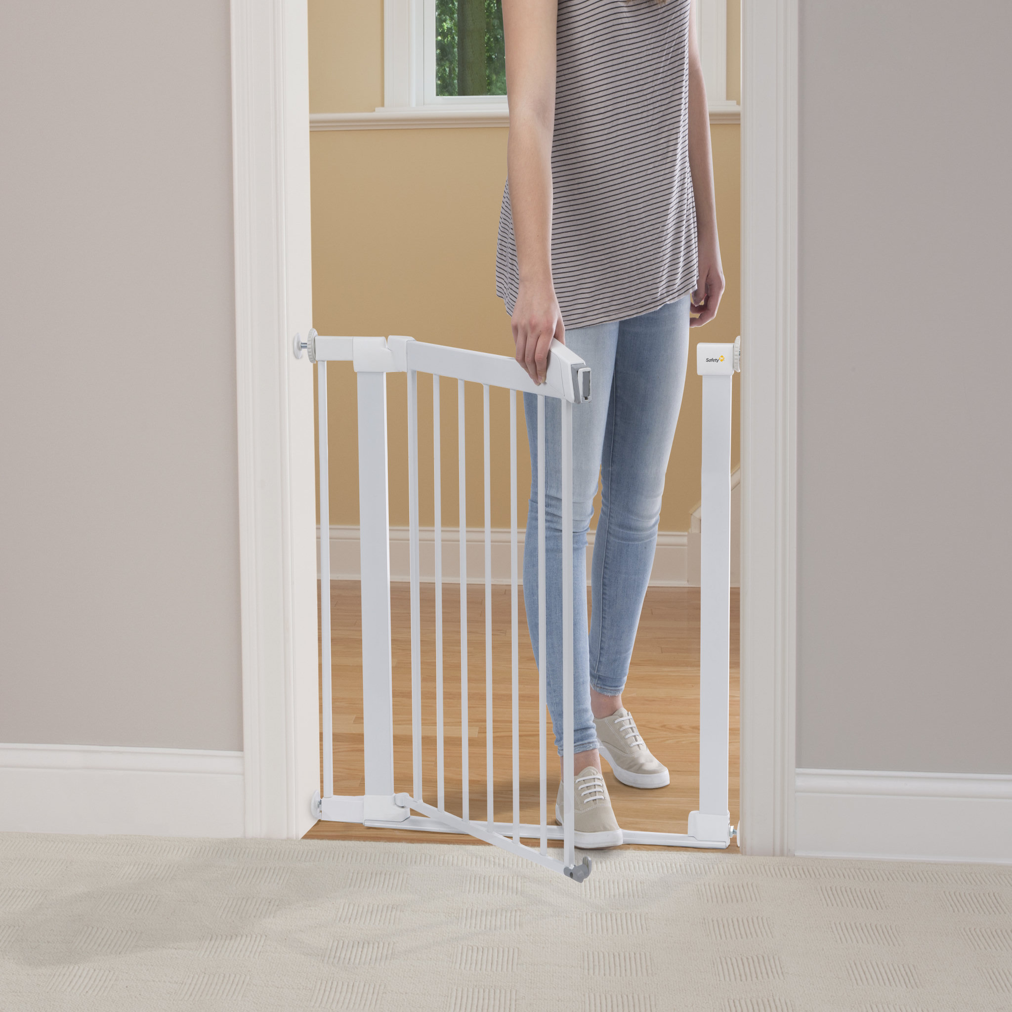 Voir la diapositive 4 : SAFETY FIRST Barrière de sécurité bébé Flat Step