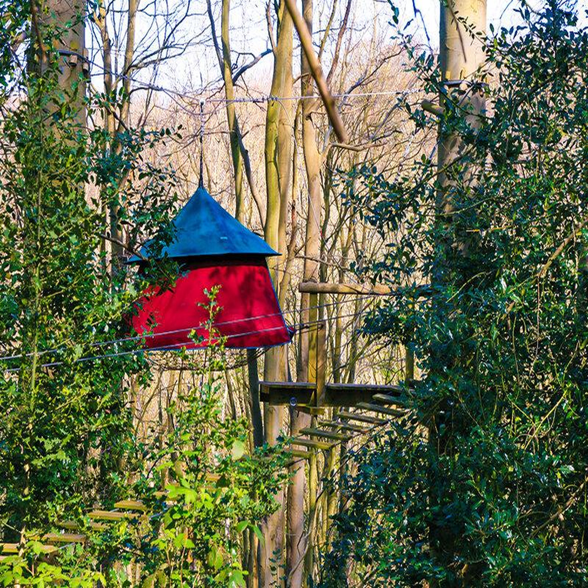 Voir la diapositive 2 : Smartbox 2 jours en tente suspendue dans les arbre en normandie - coffret cadeau séjour