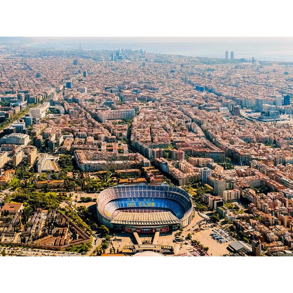 Smartbox Vol en hélicoptère de 7 min au-dessus de Barcelone pour 2 personnes - Coffret Cadeau Sport & Aventure