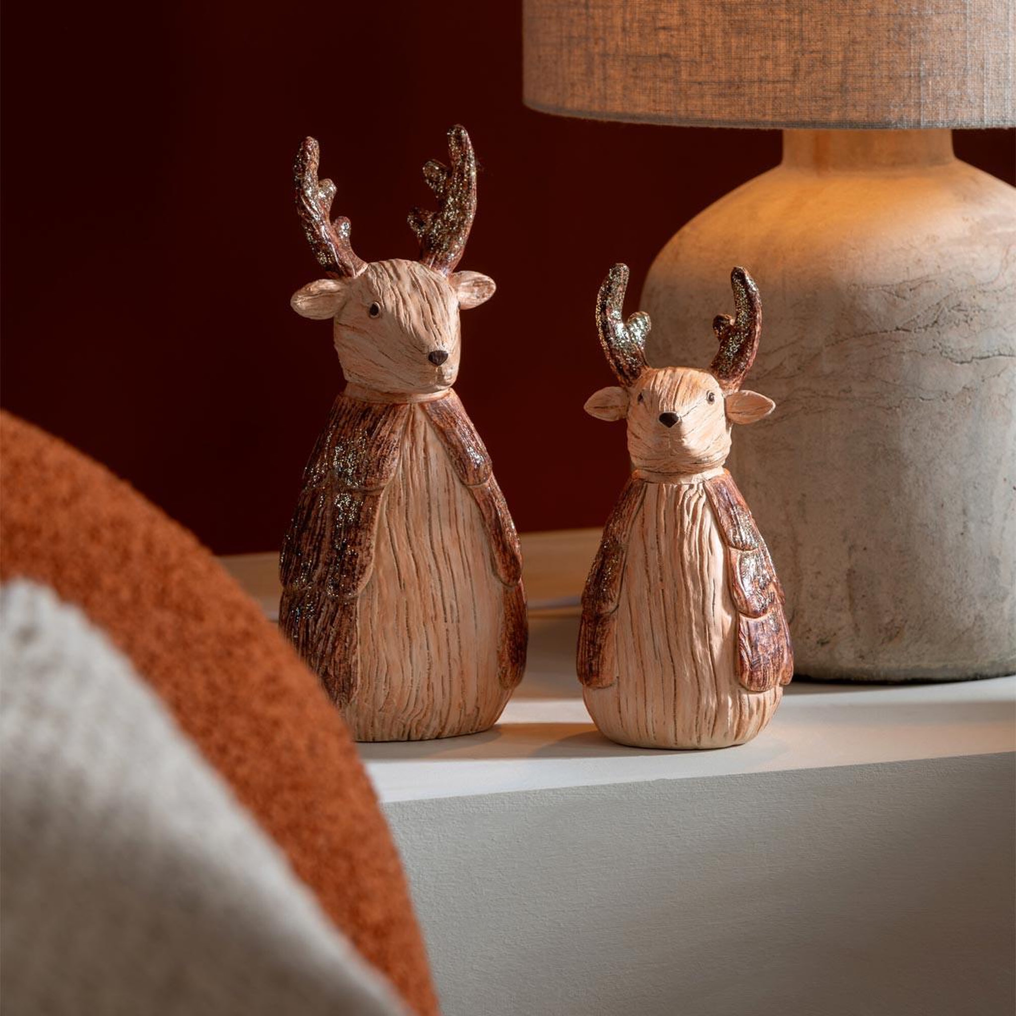 Voir la diapositive 3 : J-LINE Statuette déco renne  imitation bois  26cm camel