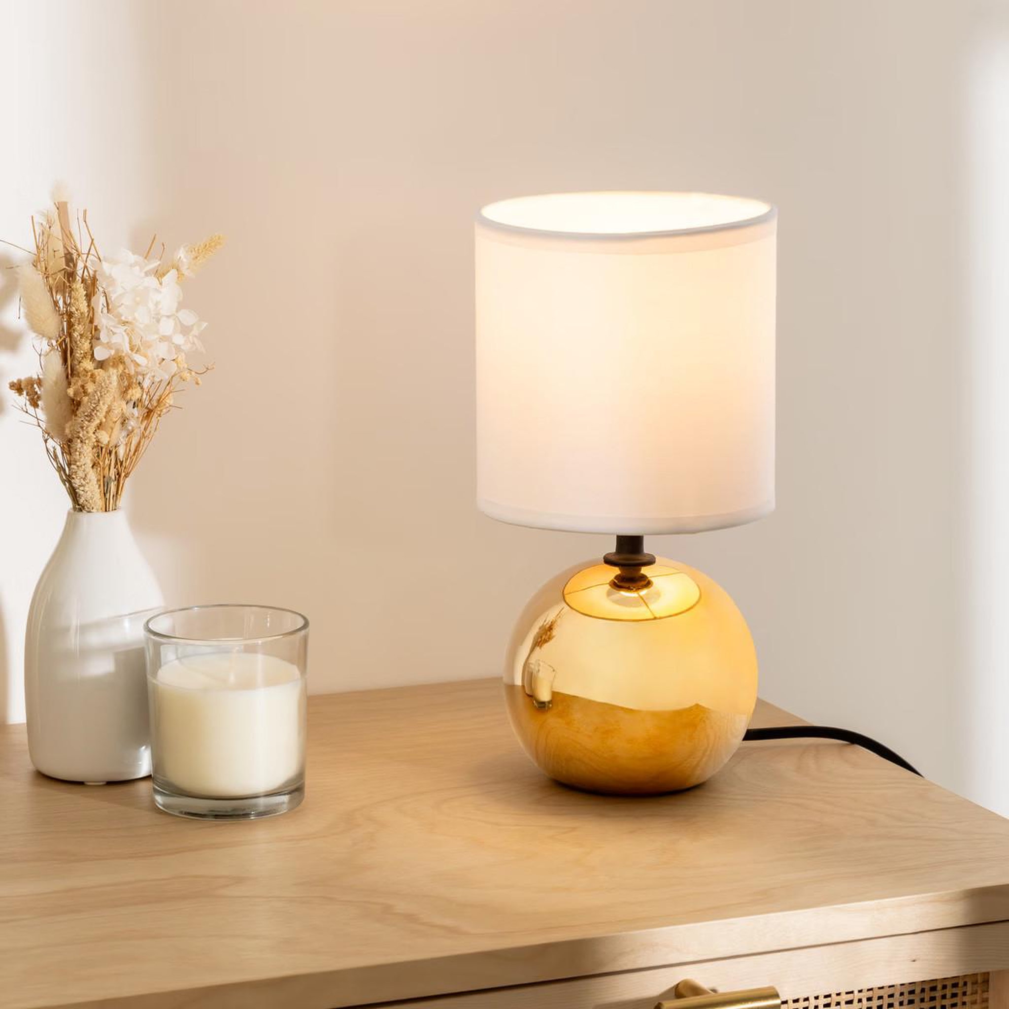 Voir la diapositive 4 : ATMOSPHERA Lampe à poser céramique  boule  25cm or