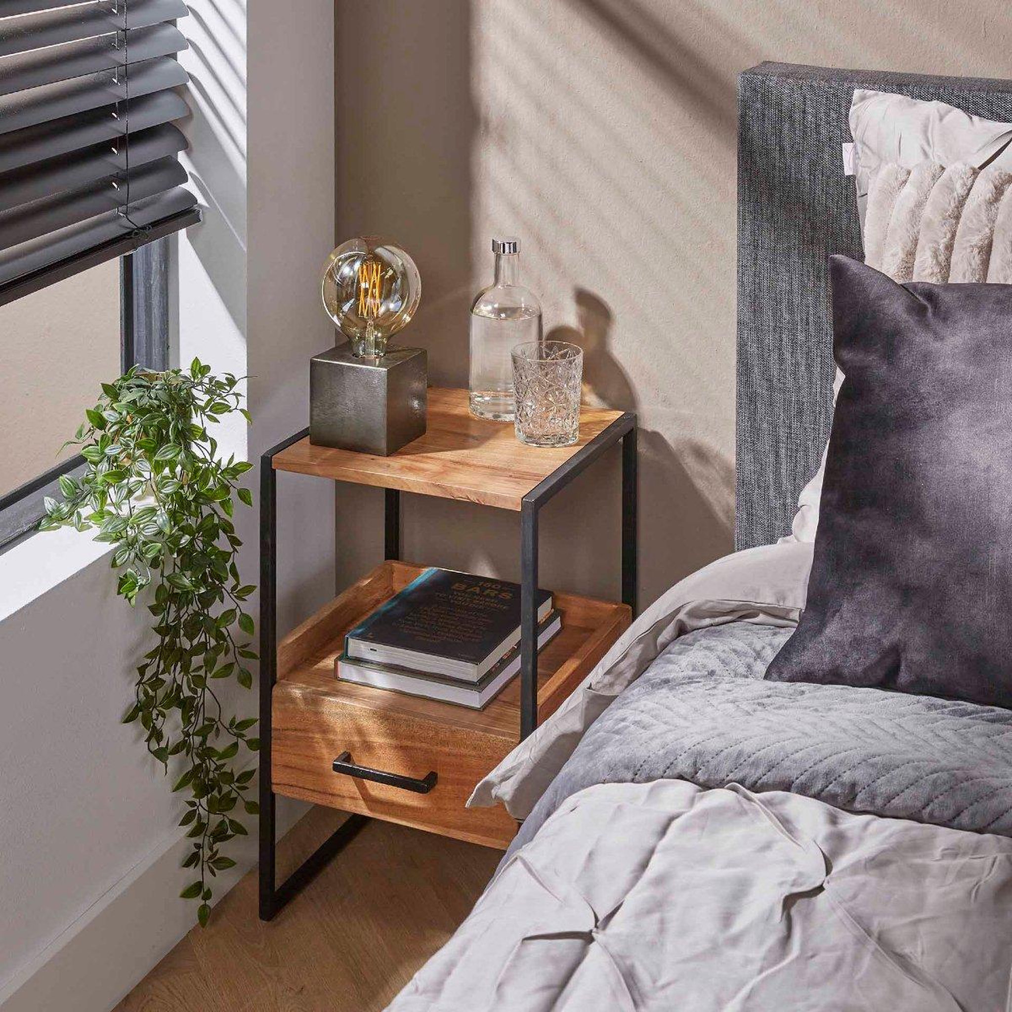 Voir la diapositive 4 : JLC KREATION Table de chevet en bois massif ninna niche 1 tiroir