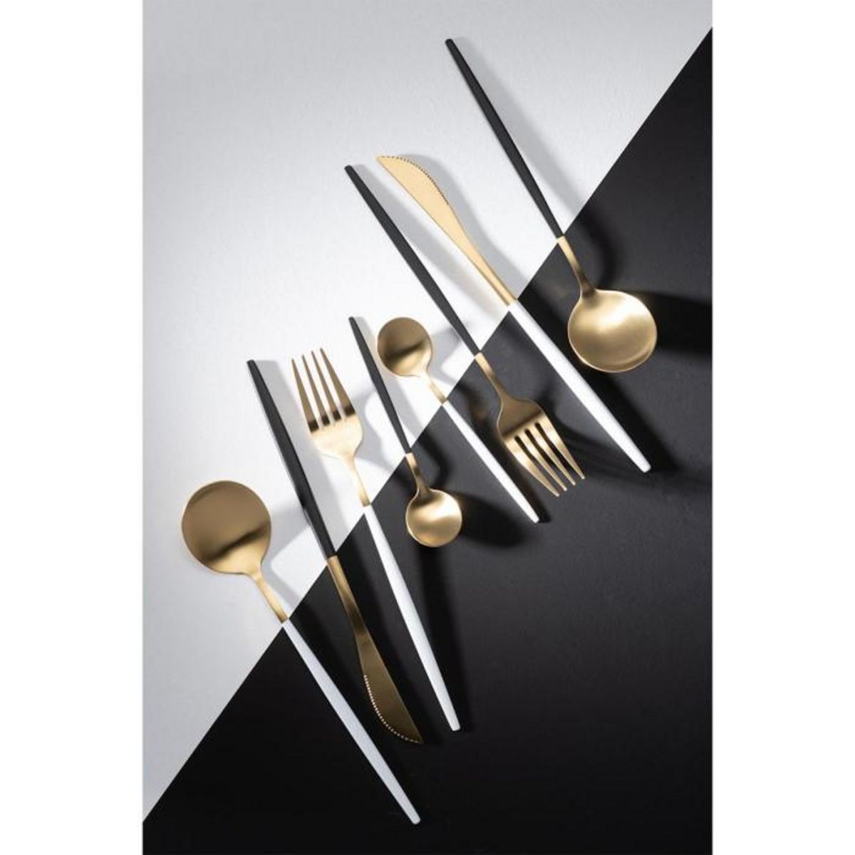 Paris Prix Ménagère 24 Pièces en Inox  Mat  27cm Noir & Or