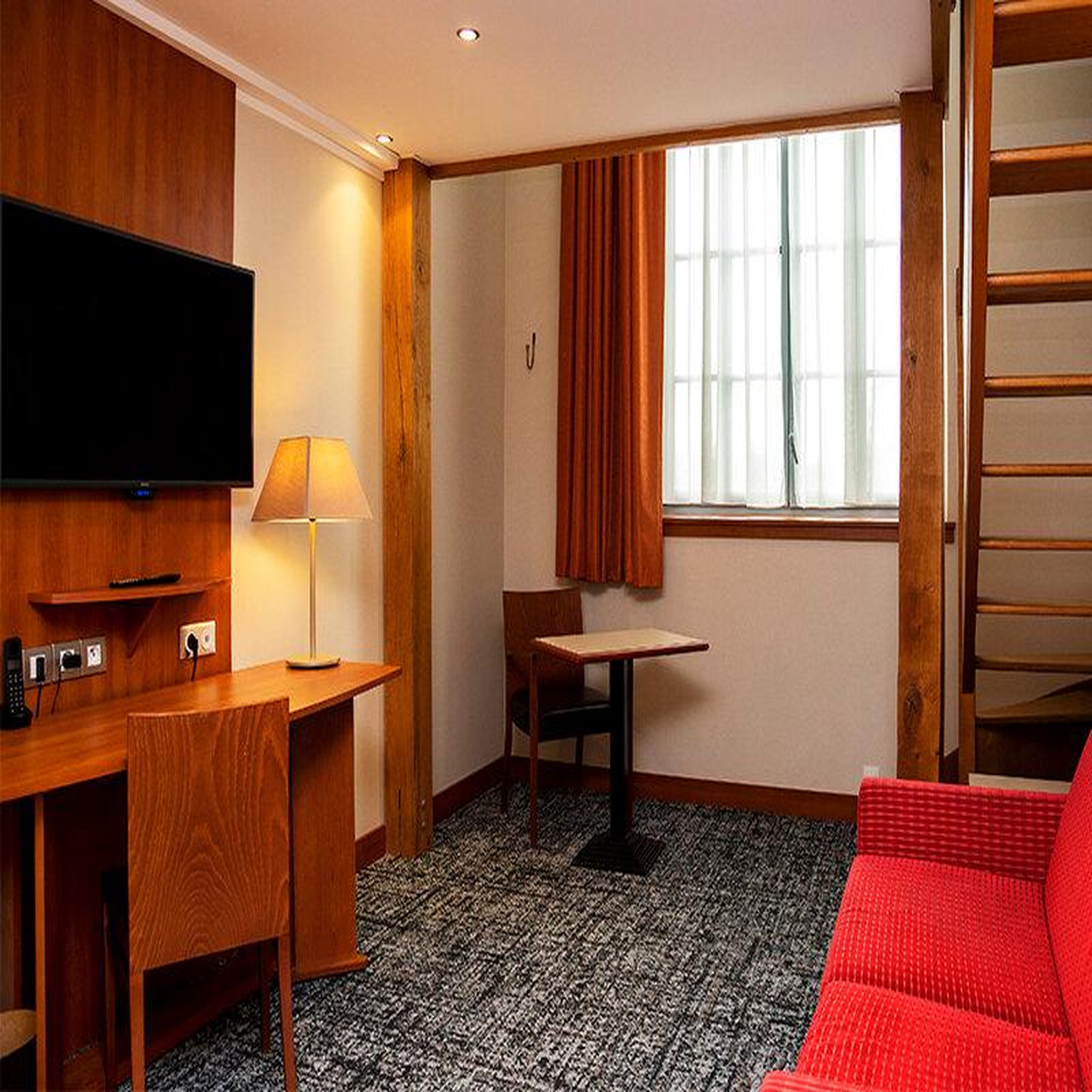 Voir la diapositive 4 : Smartbox Séjour dans le berry : 2 jours en suite duplex avec dîner dans un hôtel 4* à châteauroux - coffret cadeau séjour