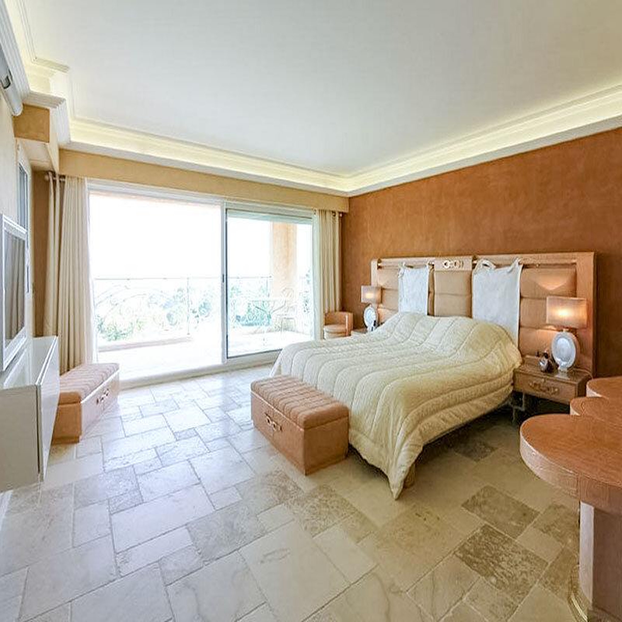 Voir la diapositive 2 : Smartbox 2 jours en suite dans une villa avec vin et accès à l'espace détente sur la Côte d'Azur - Coffret Cadeau Séjour