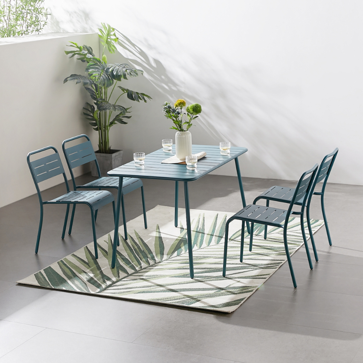 CONCEPT USINE Ensemble table et chaises bleu 4-6 places BERGAME