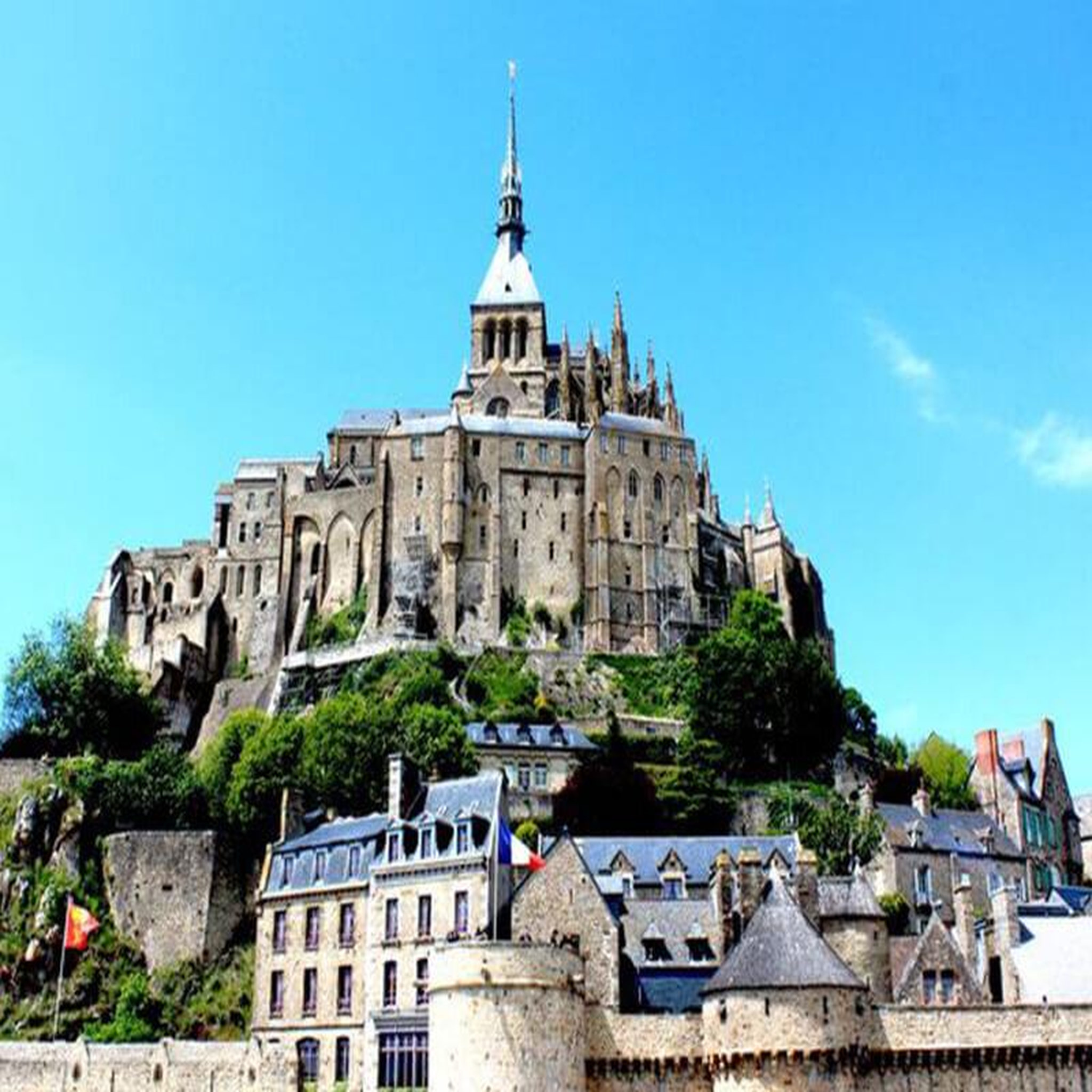 Voir la diapositive 3 : Smartbox Visite guidée du Mont Saint-Michel de 2h pour 2, son abbaye et son village médiéval - Coffret Cadeau Multi-thèmes