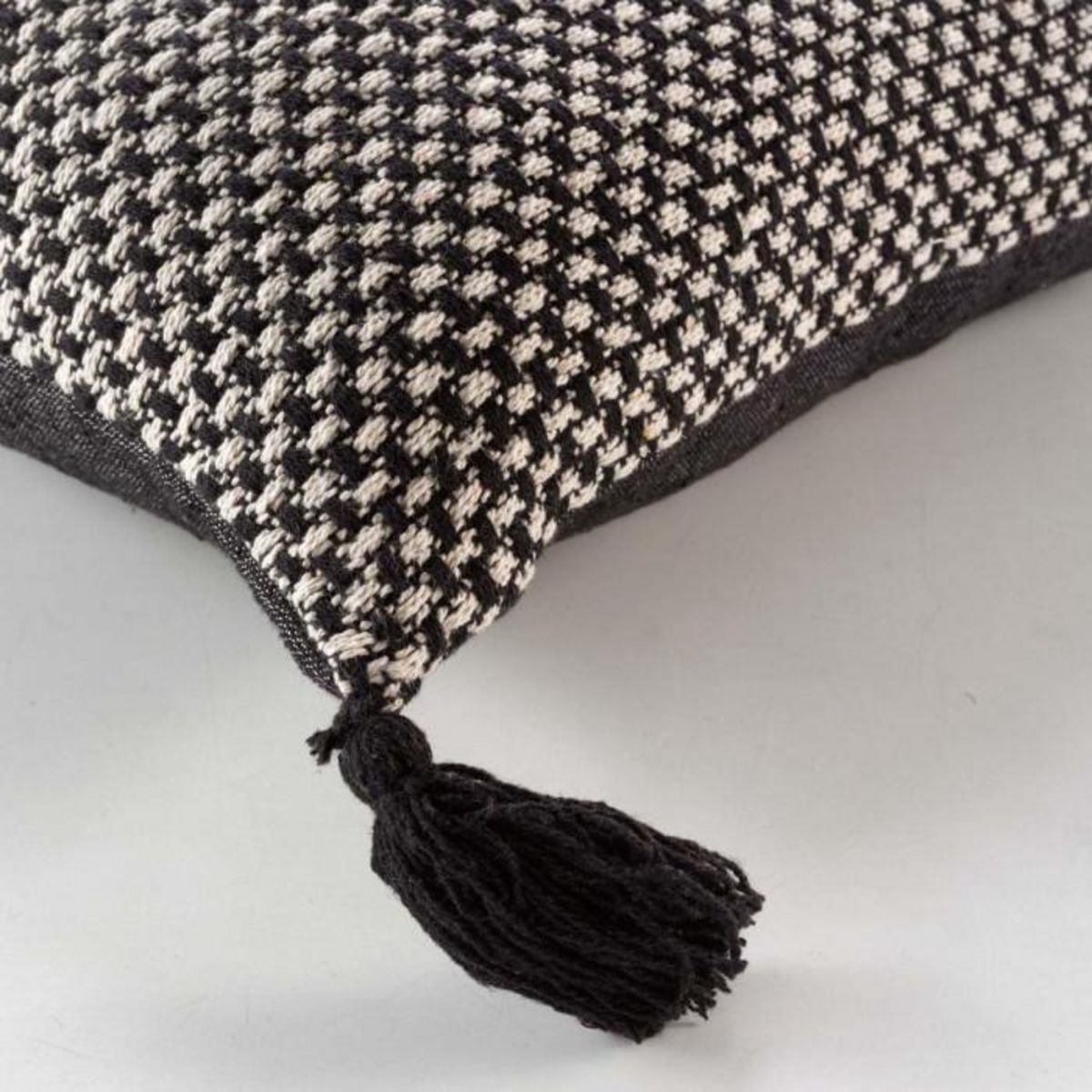 Paris Prix Coussin Déco à Pompons  Jennie  40x40cm Noir